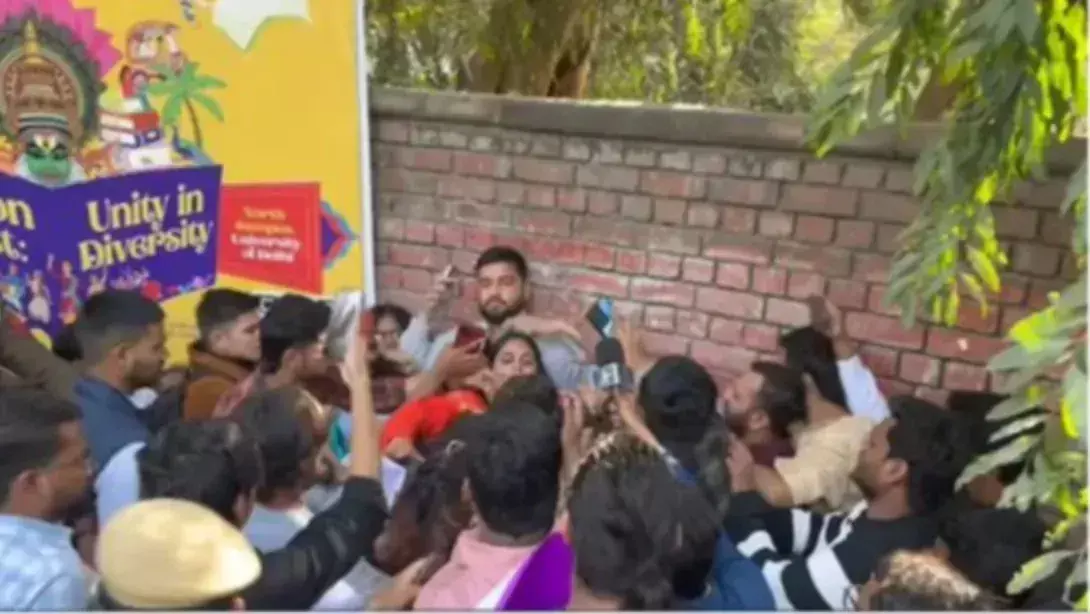 What happened at midnight in DU- New UGC rules pitted students against each other What happened at midnight in DU- New UGC rules pitted students against each other