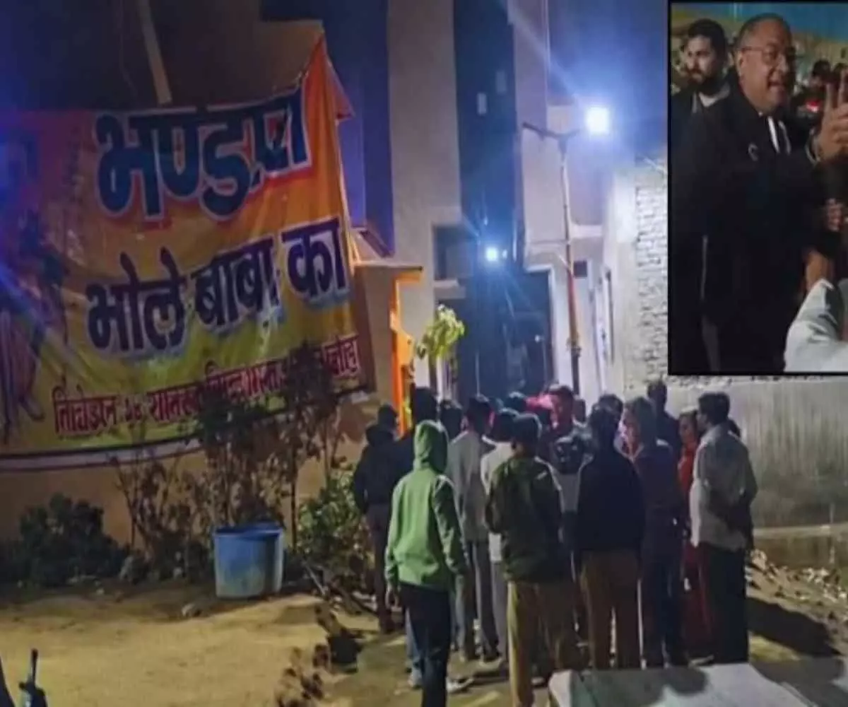 Attack on faith in Amroha: Stone pelting on Kanwariyas stopped at the temple creates panic Attack on faith in Amroha: Stone pelting on Kanwariyas stopped at the temple creates panic