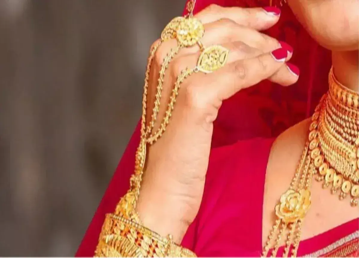 Big reversal in gold-silver: Gold and silver prices fell sharply at the beginning of the week Big reversal in gold-silver: Gold and silver prices fell sharply at the beginning of the week