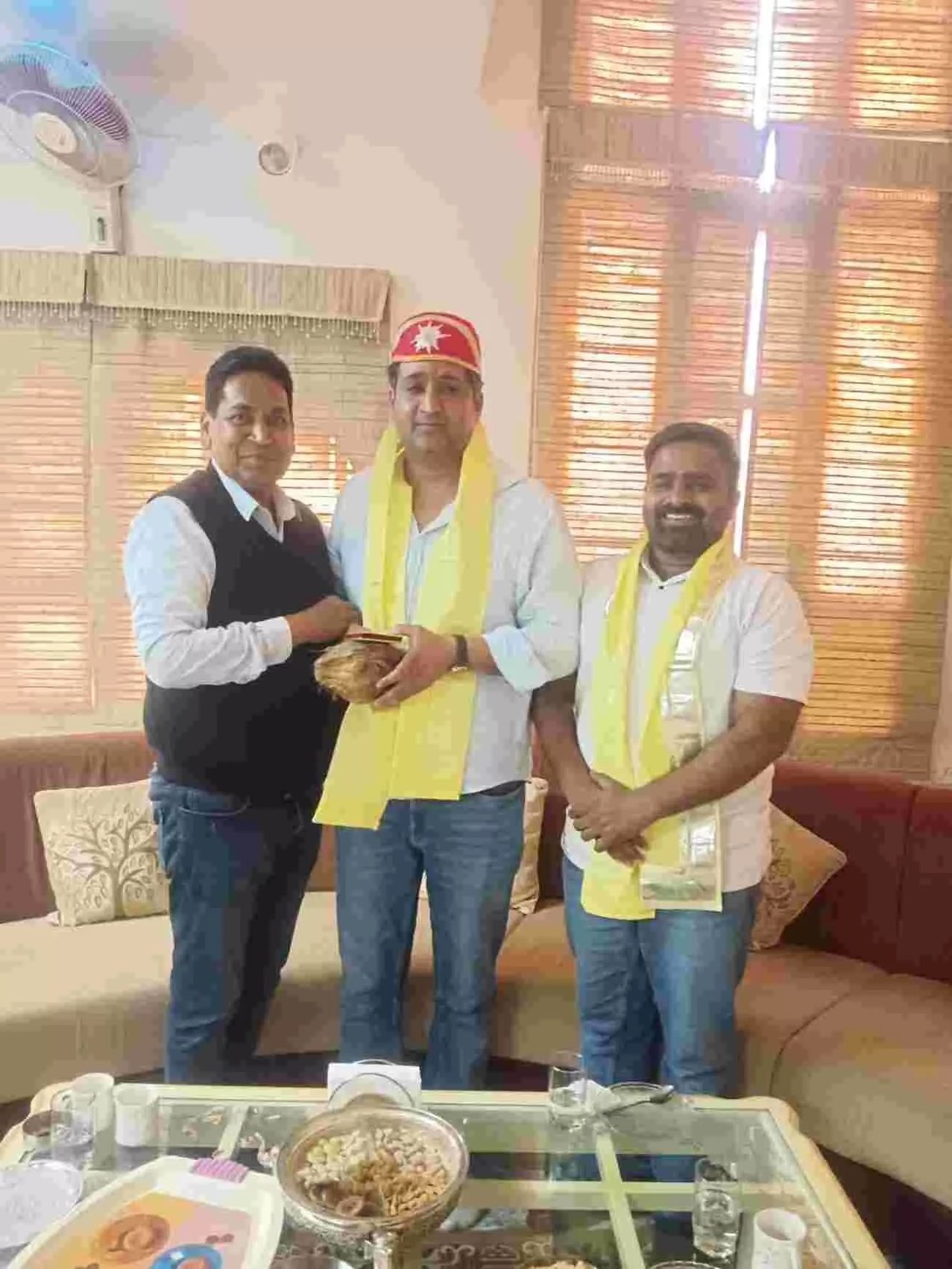 केलवा में पूर्व कांग्रेस प्रत्याशी तनसुख बोहरा नवनियुक्त जिलाध्यक्ष आदित्य प्रताप सिंह का स्वागत करते हुए। केलवा में पूर्व कांग्रेस प्रत्याशी तनसुख बोहरा नवनियुक्त जिलाध्यक्ष आदित्य प्रताप सिंह का स्वागत करते हुए।