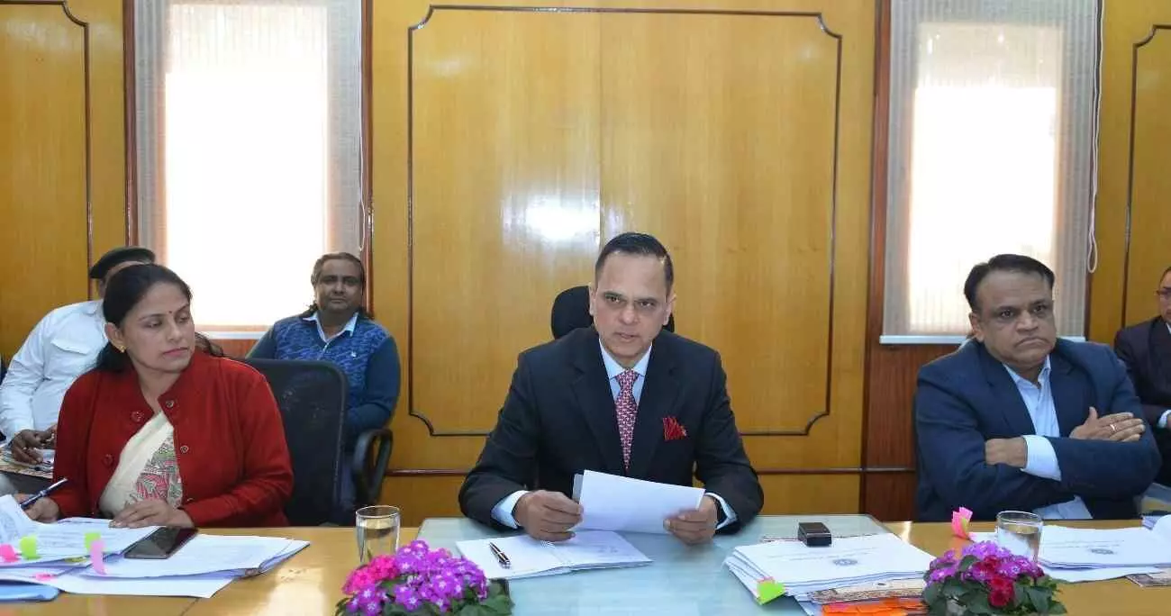 जयपुर सचिवालय में मुख्य सचिव श्री वी श्रीनिवास पर्यटन और कला संस्कृति विभाग की समीक्षा बैठक लेते हुए।