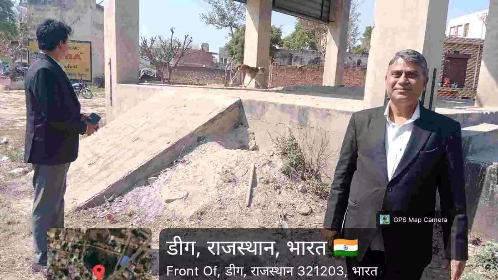 डीग के नगर रोड स्थित श्मशान घाट में अव्यवस्थाओं का जायजा लेते विधिक सेवा प्राधिकरण के सदस्य। डीग के नगर रोड स्थित श्मशान घाट में अव्यवस्थाओं का जायजा लेते विधिक सेवा प्राधिकरण के सदस्य।