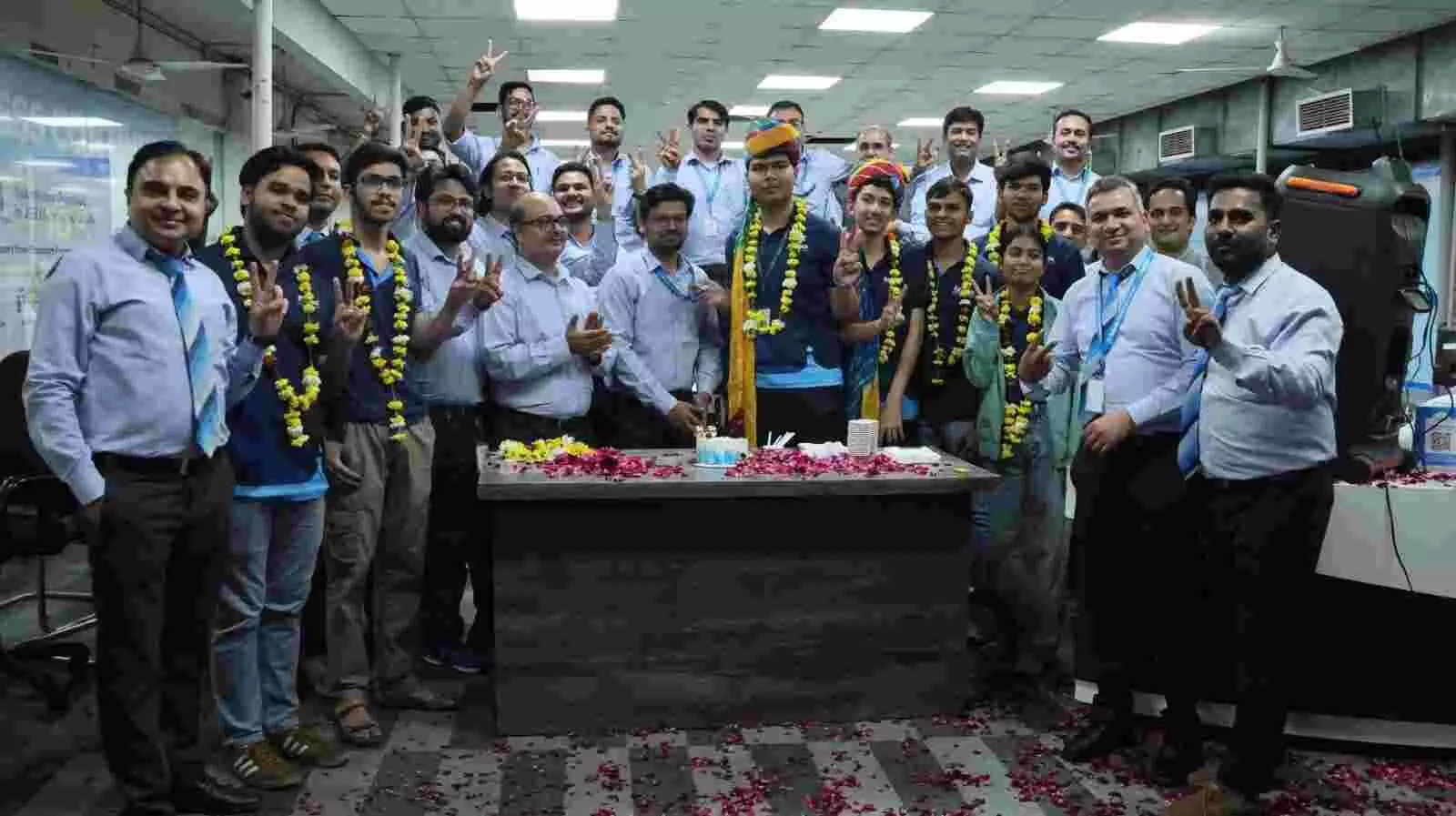 आकाश इंस्टीट्यूट राजस्थान के छात्र जेईई मेन 2026 परिणाम की खुशी मनाते हुए दिखाई दे रहे हैं। आकाश इंस्टीट्यूट राजस्थान के छात्र जेईई मेन 2026 परिणाम की खुशी मनाते हुए दिखाई दे रहे हैं।