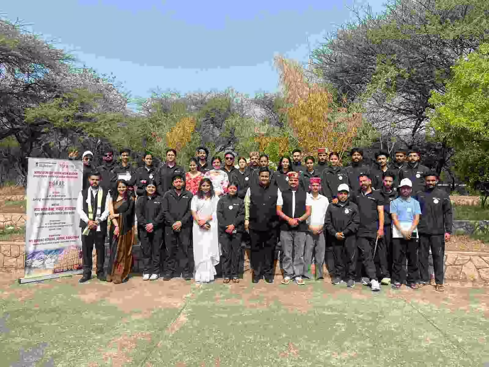 जयपुर के जामडोली में आयोजित युवा आदान-प्रदान कार्यक्रम में व्याख्यान देते विशेषज्ञ और उपस्थित प्रतिभागी। जयपुर के जामडोली में आयोजित युवा आदान-प्रदान कार्यक्रम में व्याख्यान देते विशेषज्ञ और उपस्थित प्रतिभागी।