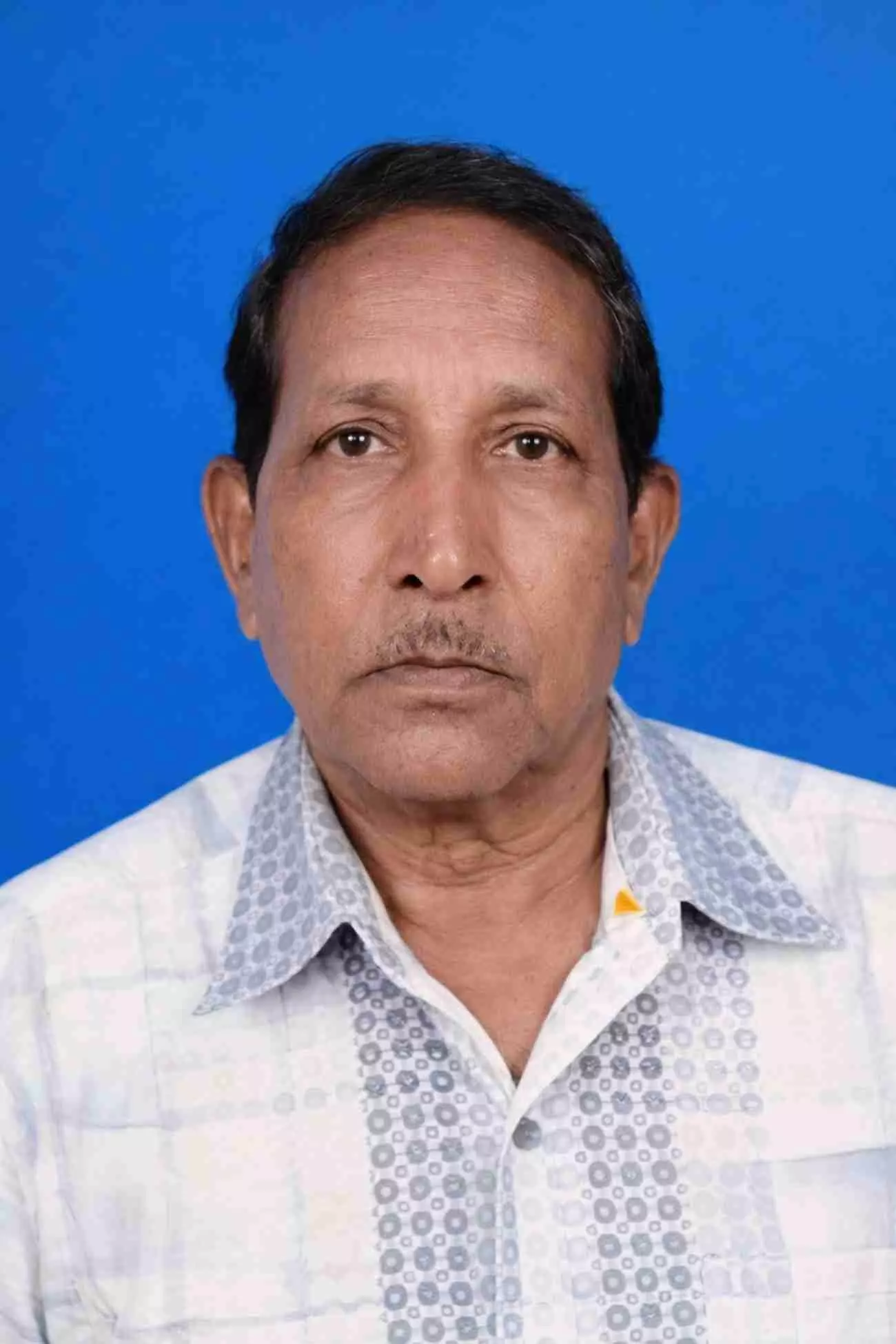 झालरापाटन में चिकित्सा टीम मृतक रामचंद्र भील के परिजनों के बीच नेत्रदान की प्रक्रिया को पूरा करते हुए। झालरापाटन में चिकित्सा टीम मृतक रामचंद्र भील के परिजनों के बीच नेत्रदान की प्रक्रिया को पूरा करते हुए।