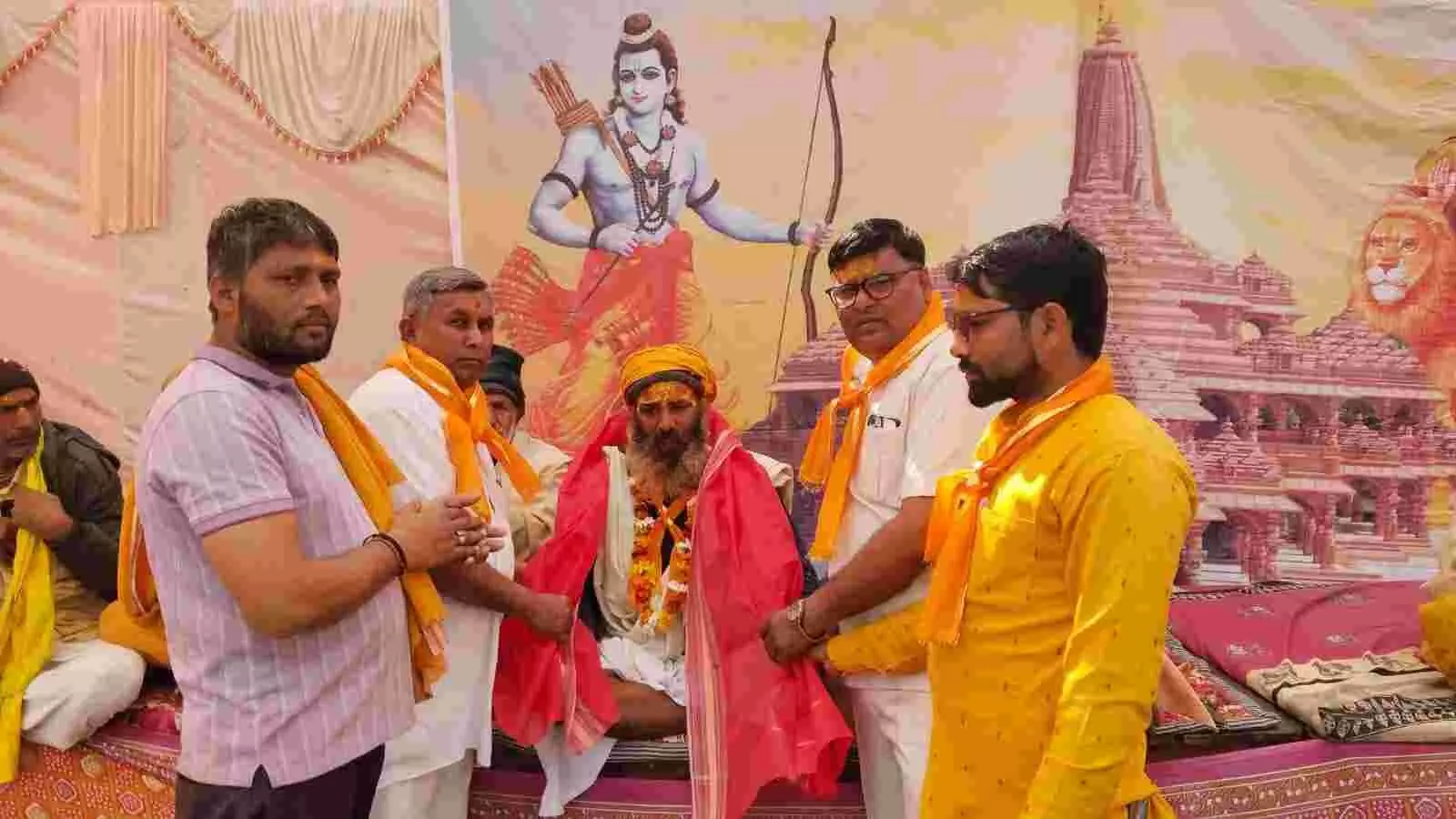 सामई गांव में विराट हिंदू सम्मेलन के दौरान शोभायात्रा में शामिल उत्साही ग्रामीण और मातृशक्ति।