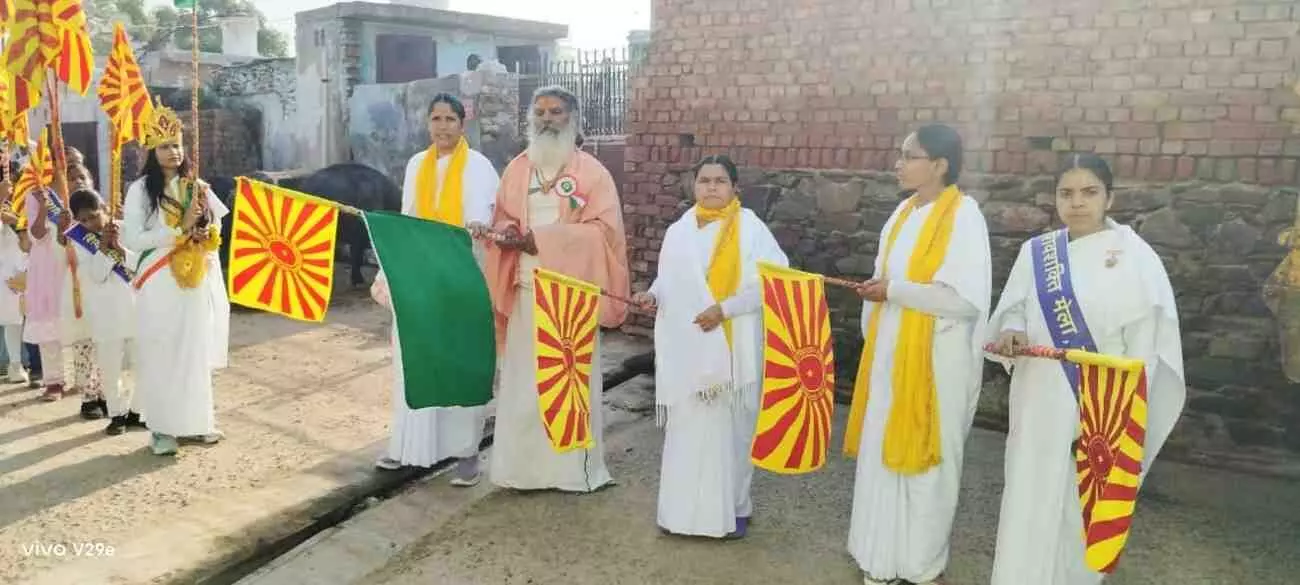 डीग कस्बे में महाशिवरात्रि पर ब्रह्मा कुमारी सेवाकेंद्र द्वारा निकाली गई झांकी और प्रभात फेरी का दृश्य।