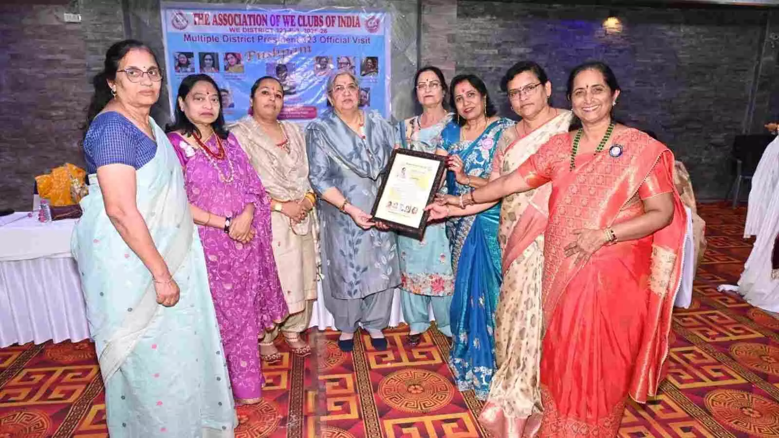 भीलवाड़ा के रिसोर्ट में वी क्लब की प्रांतीय बैठक के दौरान मंच पर बैठे अतिथि और सदस्य। भीलवाड़ा के रिसोर्ट में वी क्लब की प्रांतीय बैठक के दौरान मंच पर बैठे अतिथि और सदस्य।