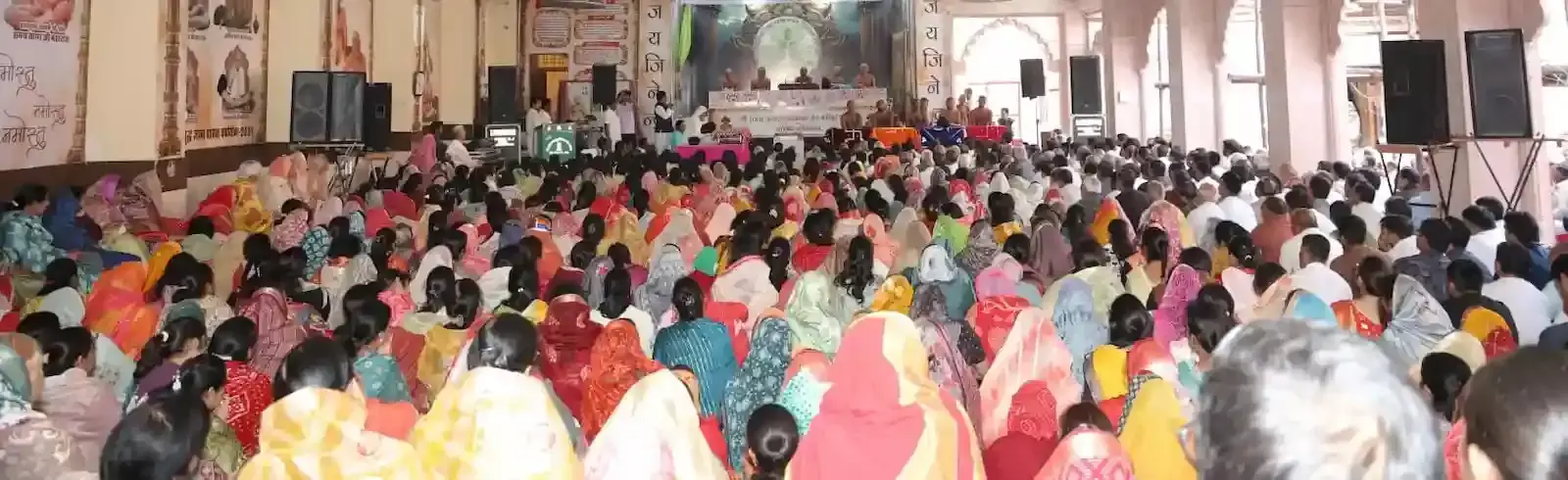 रिद्धि सिद्धि नगर कोटा में मुनि योगसागर महाराज का गाजे-बाजे के साथ भव्य मंगल प्रवेश होता हुआ। रिद्धि सिद्धि नगर कोटा में मुनि योगसागर महाराज का गाजे-बाजे के साथ भव्य मंगल प्रवेश होता हुआ।