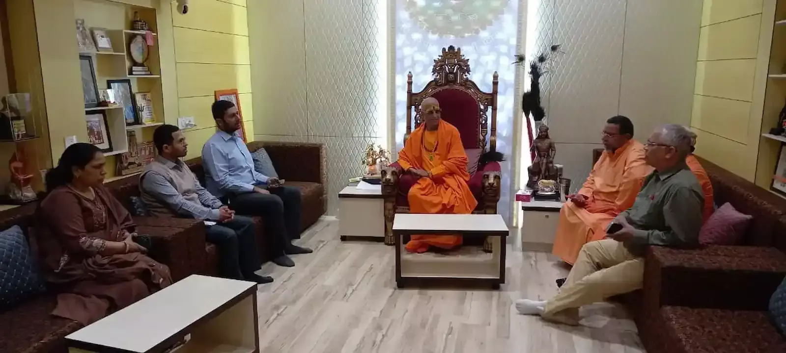 हरि शेवा उदासीन आश्रम भीलवाड़ा में सनातन मंगल महोत्सव के पंडाल में तैयारियों में जुटे सेवादार और कार्यकर्ता। हरि शेवा उदासीन आश्रम भीलवाड़ा में सनातन मंगल महोत्सव के पंडाल में तैयारियों में जुटे सेवादार और कार्यकर्ता।