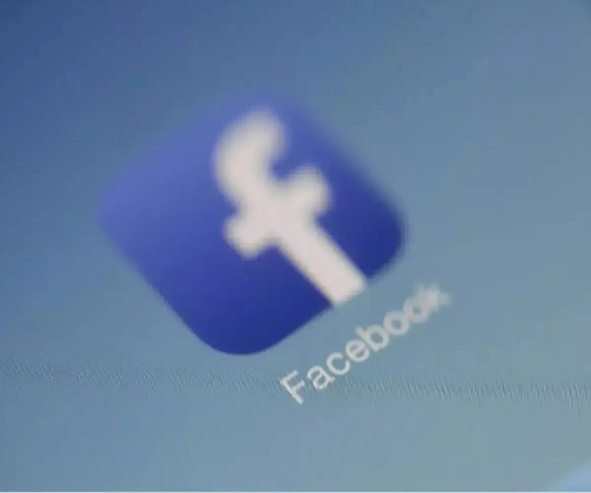 फेसबुक पर Friend Request स्वीकार करना पड़ा भारी, साइबर ठगों ने बिछाया ऐसा जाल कि युवक के उड़ गए ₹18 लाख फेसबुक पर Friend Request स्वीकार करना पड़ा भारी, साइबर ठगों ने बिछाया ऐसा जाल कि युवक के उड़ गए ₹18 लाख