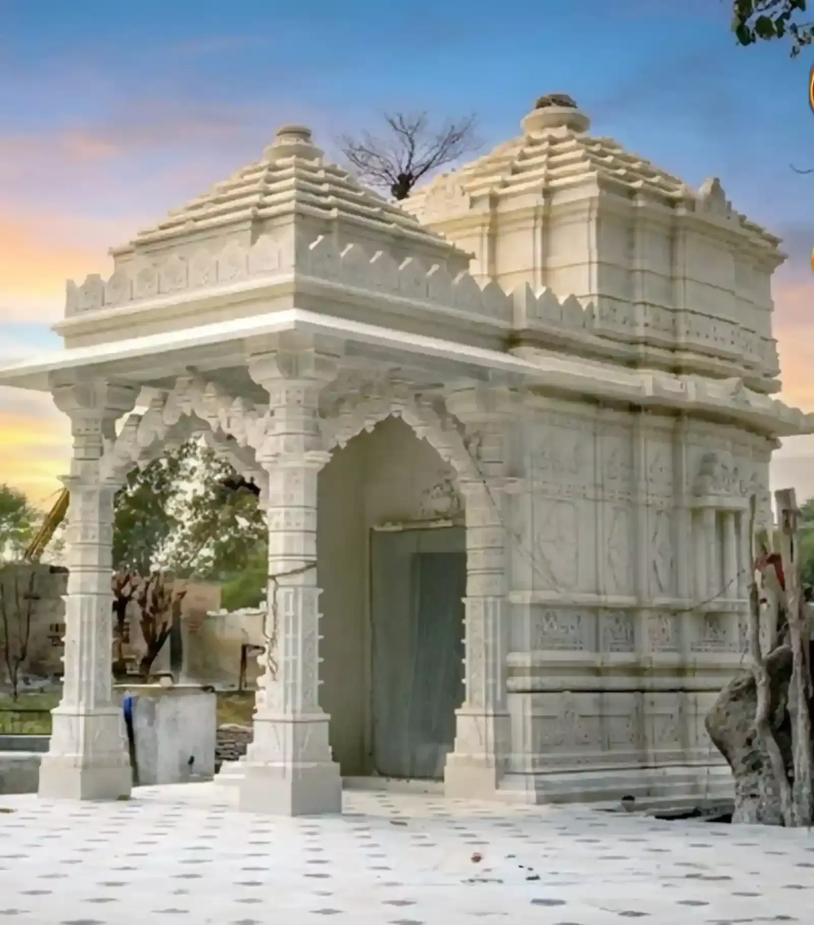 केलवा के आमली कुआं में जोगेश्वर महादेव मंदिर के शिखर पर ध्वज पूजन करते हुए ग्रामीण। केलवा के आमली कुआं में जोगेश्वर महादेव मंदिर के शिखर पर ध्वज पूजन करते हुए ग्रामीण।