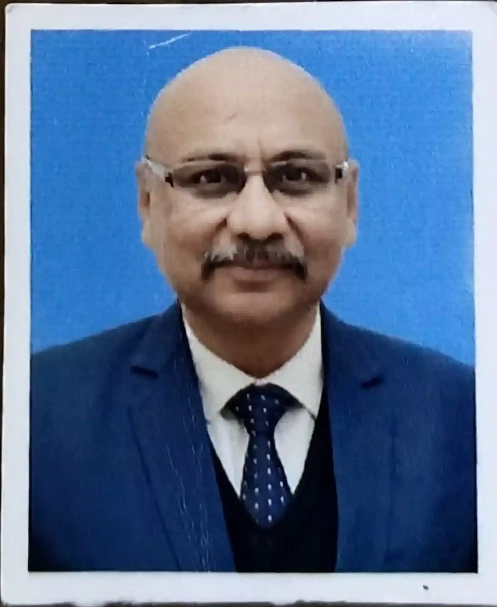 बनारस रेल इंजन कारखाना के कार्यालय में नए महाप्रबंधक आशुतोष पंत पदभार ग्रहण करते हुए। बनारस रेल इंजन कारखाना के कार्यालय में नए महाप्रबंधक आशुतोष पंत पदभार ग्रहण करते हुए।