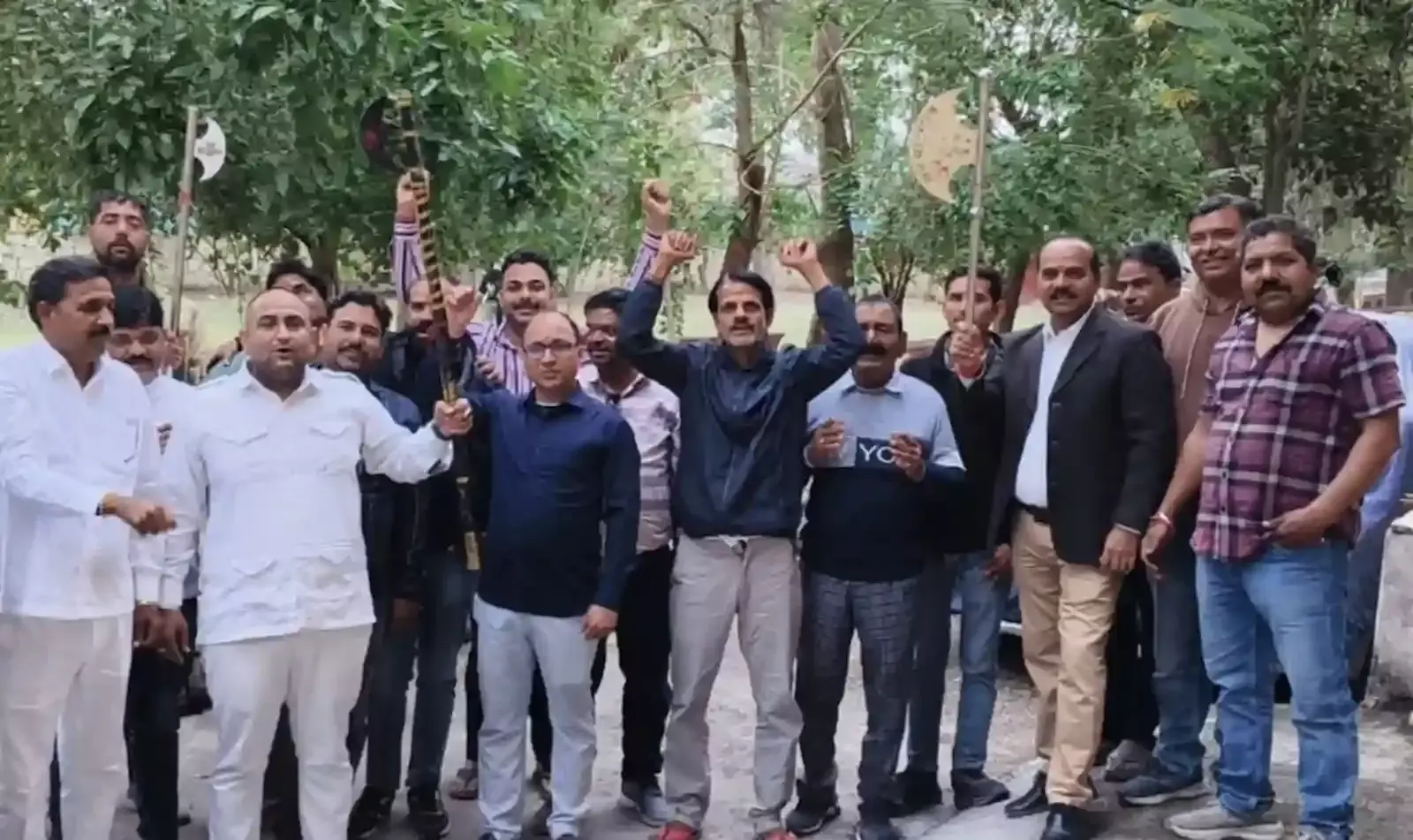 परशुराम सेना के नवनियुक्त पदाधिकारी और सदस्य बारां में आयोजित संगठनात्मक नियुक्ति कार्यक्रम के दौरान उपस्थित। परशुराम सेना के नवनियुक्त पदाधिकारी और सदस्य बारां में आयोजित संगठनात्मक नियुक्ति कार्यक्रम के दौरान उपस्थित।