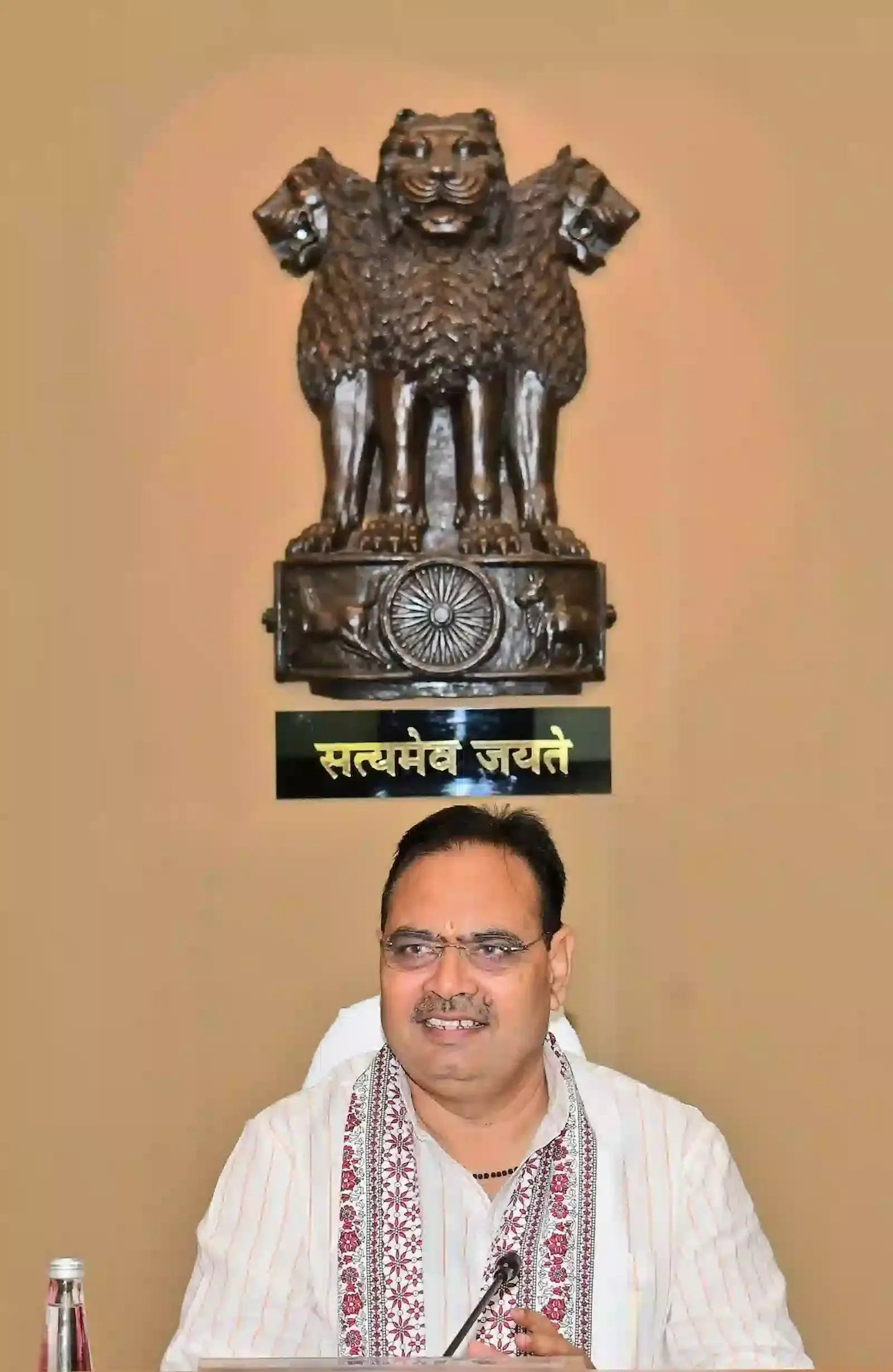 राजस्थान सचिवालय में प्रशासनिक सुधारों और ईज ऑफ डूइंग बिजनेस के ब्लूप्रिंट पर चर्चा करते अधिकारी।