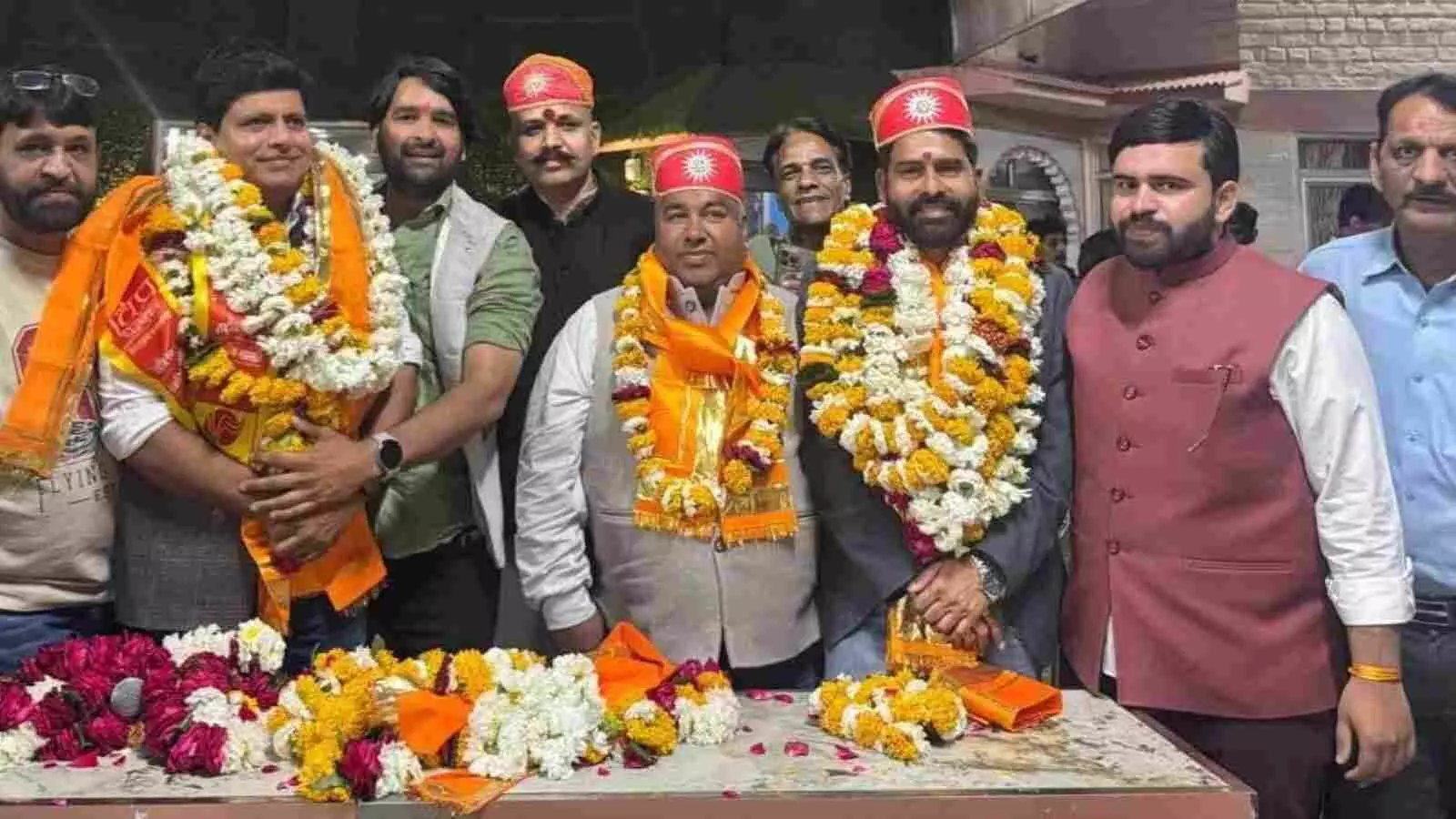चित्तौड़गढ़ की ऋतुराज वाटिका में ब्राह्मण समाज द्वारा भाजपा पदाधिकारियों के स्वागत समारोह का दृश्य। चित्तौड़गढ़ की ऋतुराज वाटिका में ब्राह्मण समाज द्वारा भाजपा पदाधिकारियों के स्वागत समारोह का दृश्य।