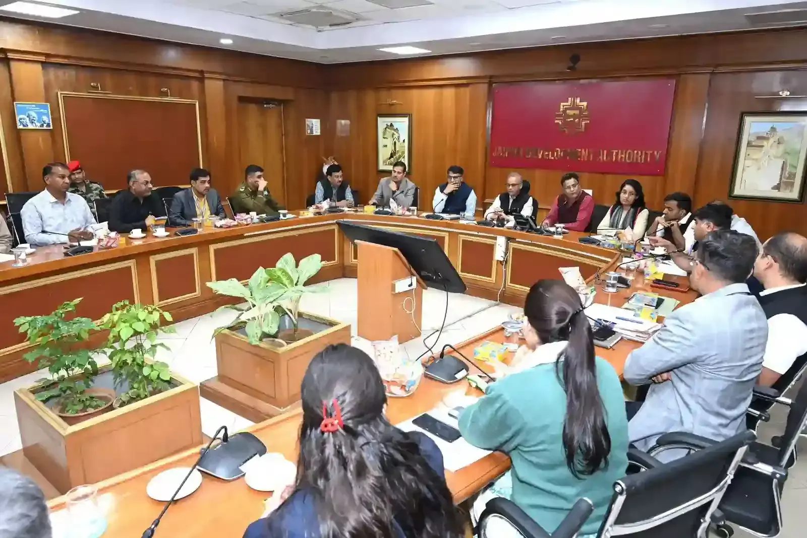 जयपुर विकास प्राधिकरण कार्यालय में डिजिटल पोर्टल के माध्यम से ऑनलाइन आरक्षण पत्र जारी करने की प्रक्रिया का प्रदर्शन। जयपुर विकास प्राधिकरण कार्यालय में डिजिटल पोर्टल के माध्यम से ऑनलाइन आरक्षण पत्र जारी करने की प्रक्रिया का प्रदर्शन।