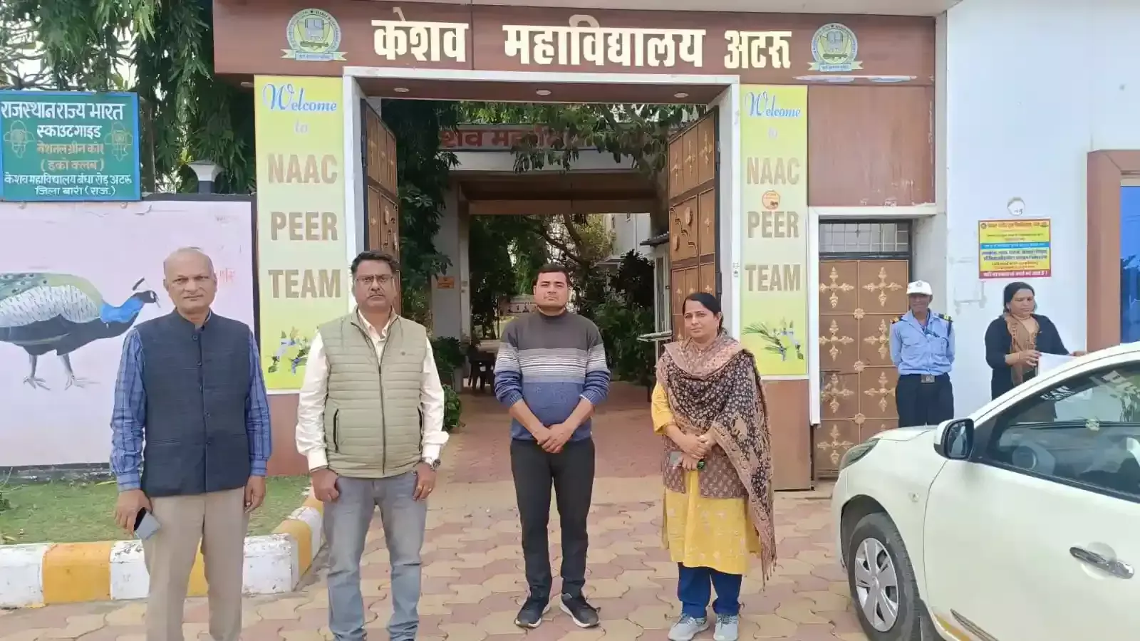 केशव महाविद्यालय अटरू में छात्रों को पंपलेट बांटते वर्धमान महावीर खुला विश्वविद्यालय के सदस्य। केशव महाविद्यालय अटरू में छात्रों को पंपलेट बांटते वर्धमान महावीर खुला विश्वविद्यालय के सदस्य।