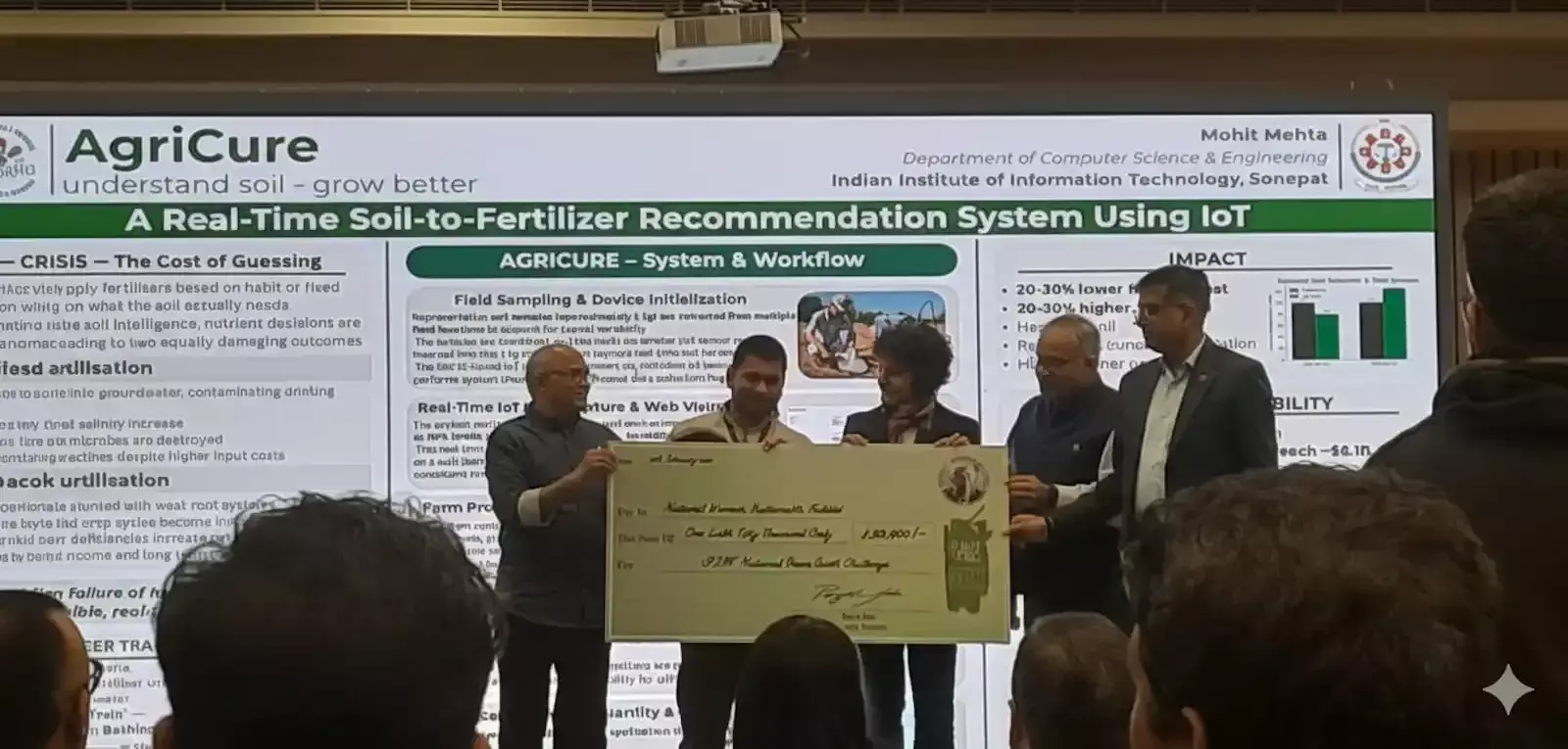 नई दिल्ली में अंतरराष्ट्रीय टेक्नोलॉजी चैंपियनशिप के दौरान पुरस्कार प्राप्त करते छात्र मोहित मेहता। नई दिल्ली में अंतरराष्ट्रीय टेक्नोलॉजी चैंपियनशिप के दौरान पुरस्कार प्राप्त करते छात्र मोहित मेहता।