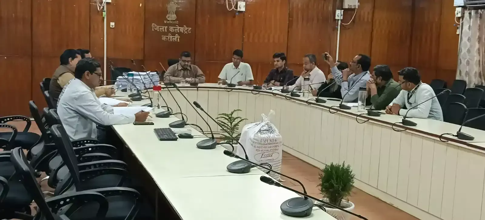 करौली कलेक्ट्रेट में जिला निर्वाचन अधिकारी द्वारा वर्ष 2026 की अंतिम मतदाता सूची के आंकड़ों का आधिकारिक प्रकाशन किया जा रहा है। करौली कलेक्ट्रेट में जिला निर्वाचन अधिकारी द्वारा वर्ष 2026 की अंतिम मतदाता सूची के आंकड़ों का आधिकारिक प्रकाशन किया जा रहा है।