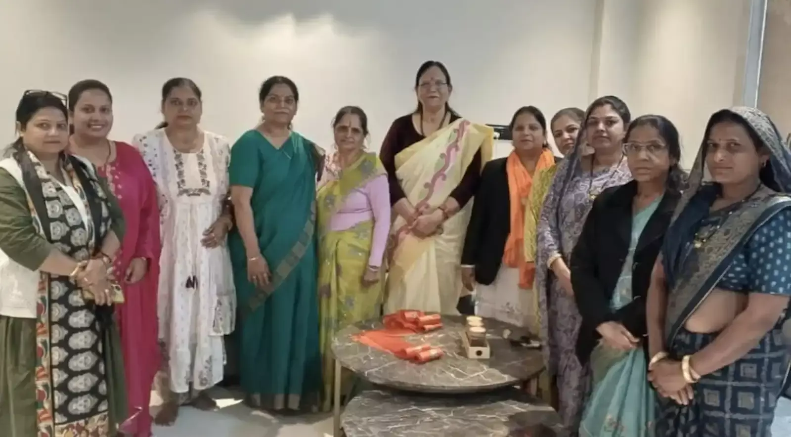 बारां में विश्व हिंदू परिषद मातृशक्ति की बैठक के दौरान चर्चा करतीं महिला पदाधिकारी और सदस्य। बारां में विश्व हिंदू परिषद मातृशक्ति की बैठक के दौरान चर्चा करतीं महिला पदाधिकारी और सदस्य।