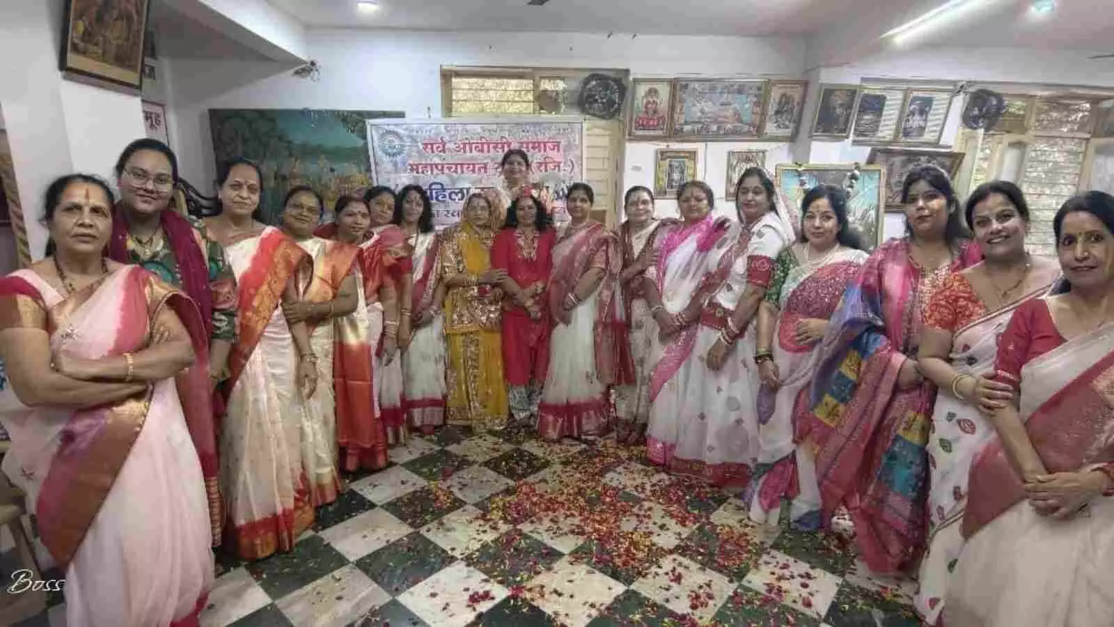 उदयपुर के प्रभु श्याम मंदिर में सर्व ओबीसी समाज की महिलाएं फूलों की होली खेलते हुए। उदयपुर के प्रभु श्याम मंदिर में सर्व ओबीसी समाज की महिलाएं फूलों की होली खेलते हुए।