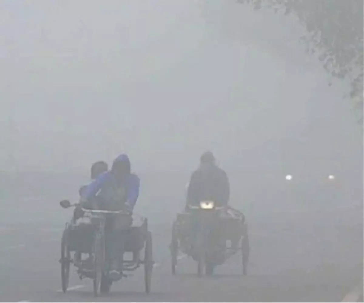 उत्तर भारत में मौसम का यू-टर्न- पहाड़ों पर बर्फबारी और मैदानों में ठंडी हवा उत्तर भारत में मौसम का यू-टर्न- पहाड़ों पर बर्फबारी और मैदानों में ठंडी हवा