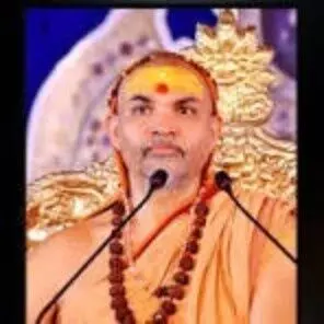 शंकराचार्य अविमुक्तेश्वरानंद सरस्वती पर POCSO एक्ट की तलवार, आरोपों ने बढ़ाई आश्रम की चिंता। शंकराचार्य अविमुक्तेश्वरानंद सरस्वती पर POCSO एक्ट की तलवार, आरोपों ने बढ़ाई आश्रम की चिंता।