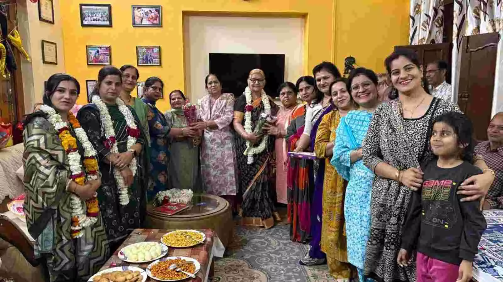 झालावाड़ में पंजाबी महिला मंडल गठन बैठक के दौरान विचार विमर्श करतीं समाज की महिलाएं। झालावाड़ में पंजाबी महिला मंडल गठन बैठक के दौरान विचार विमर्श करतीं समाज की महिलाएं।