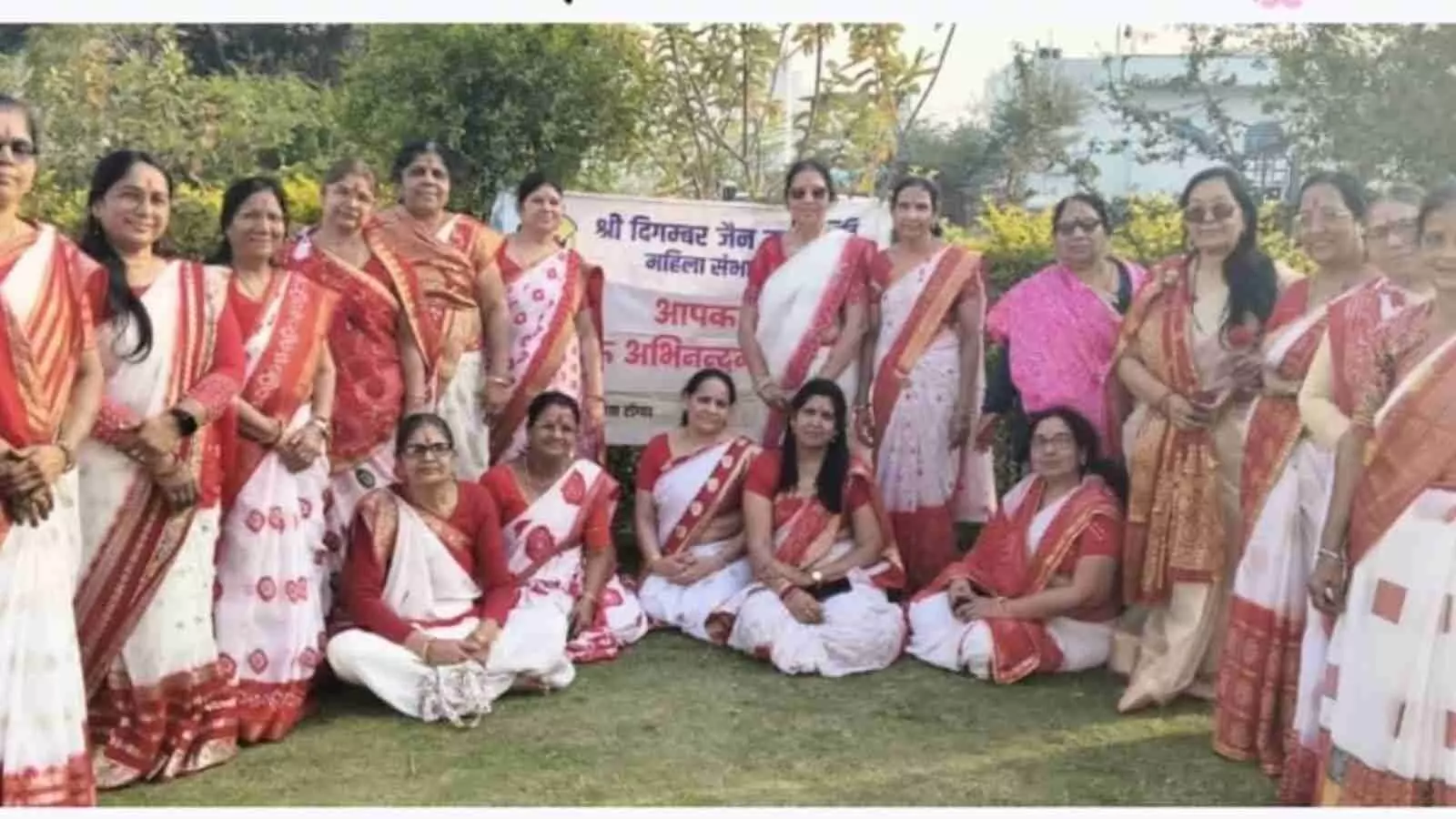 बारां में श्री दिगम्बर जैन महासमिति की महिलाएं मासिक बैठक और फागोत्सव कार्यक्रम में सम्मिलित होती हुईं।