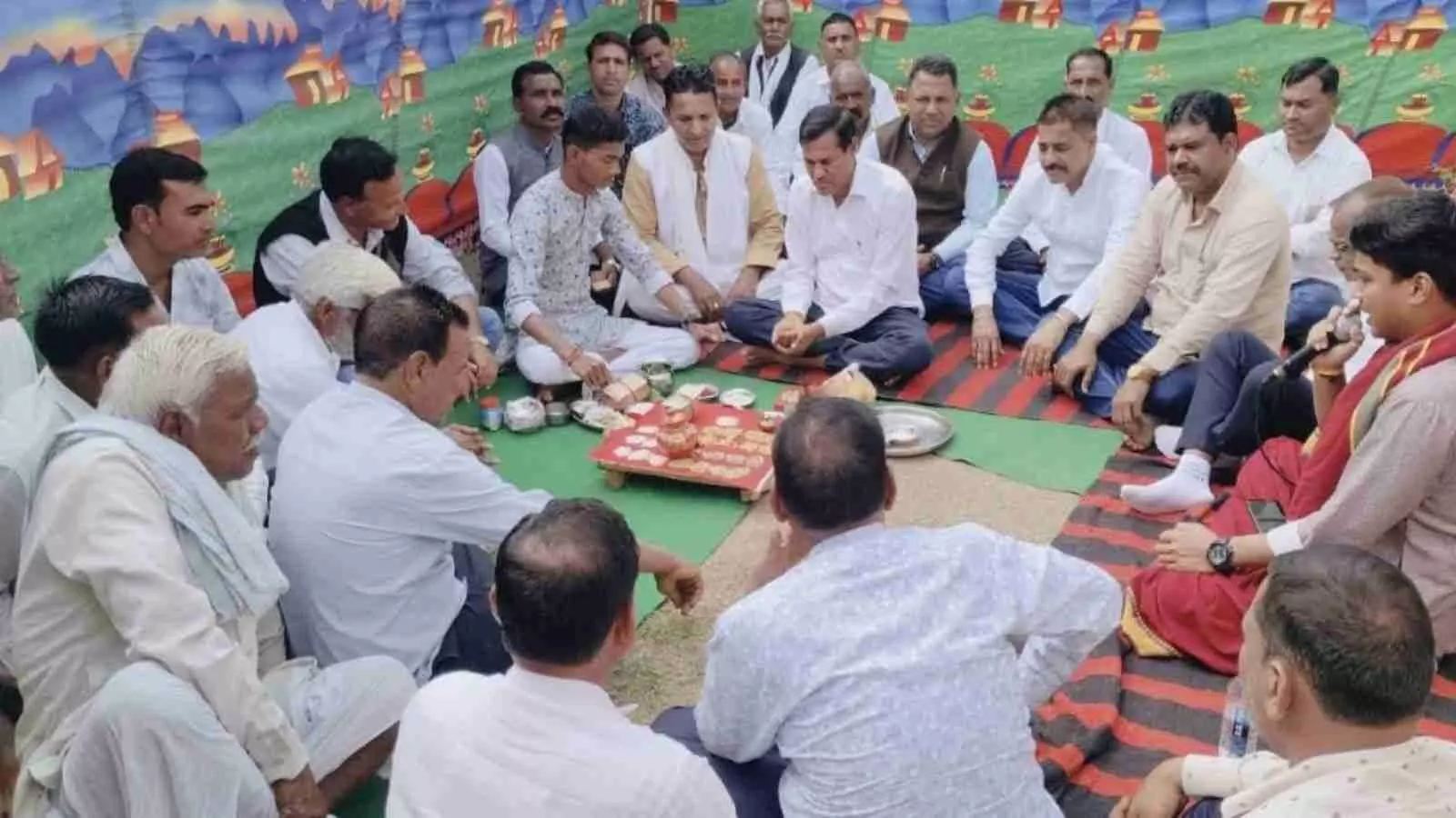 कलमंडा में विधायक राधेश्याम बैरवा सहकारी समिति के नए गोदाम का भूमि पूजन करते हुए।