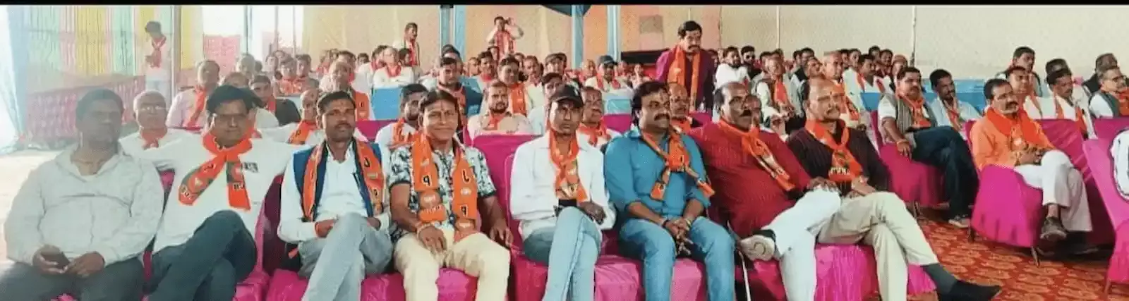बारां के जानकी पोर्ट गार्डन में भाजपा ओबीसी मोर्चा के श्रमिक संवाद कार्यक्रम के दौरान मंच पर बैठे पार्टी पदाधिकारी।