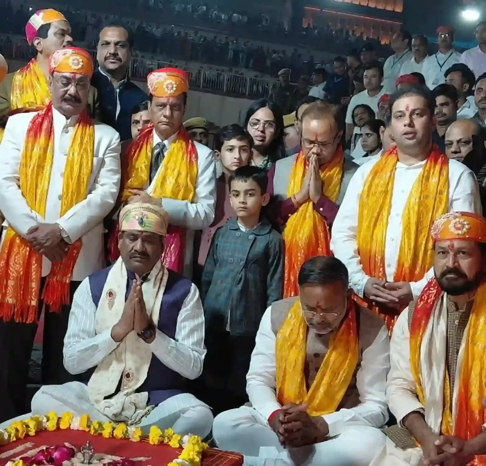 कोटा महोत्सव की हेरिटेज वॉक में पैदल चलते हुए लोकसभा अध्यक्ष ओम बिरला और अन्य अतिथि।