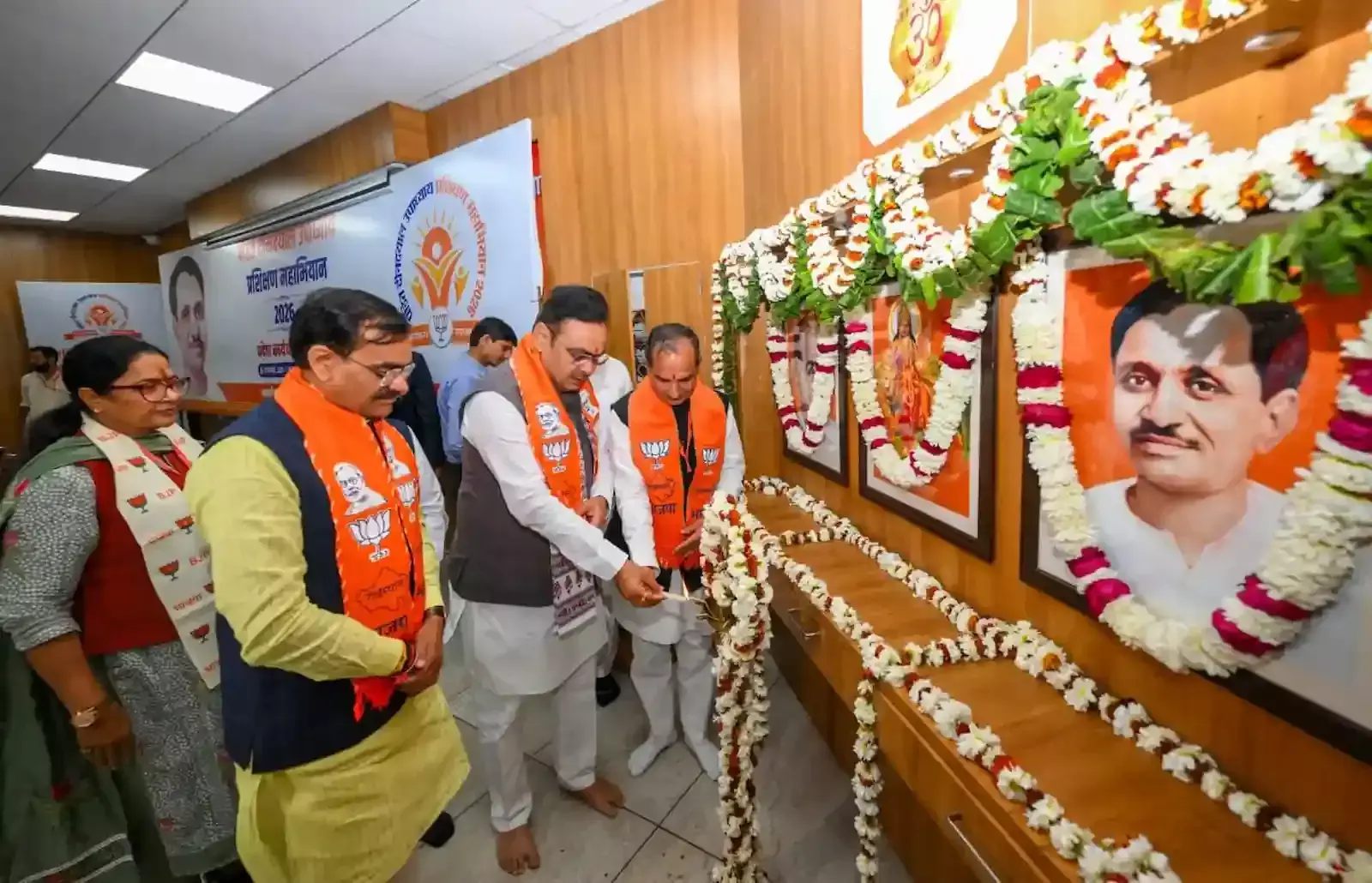 जयपुर भाजपा प्रदेश कार्यालय में प्रशिक्षण कार्यशाला को संबोधित करते हुए मुख्यमंत्री भजनलाल शर्मा और मंचासीन वरिष्ठ नेता। जयपुर भाजपा प्रदेश कार्यालय में प्रशिक्षण कार्यशाला को संबोधित करते हुए मुख्यमंत्री भजनलाल शर्मा और मंचासीन वरिष्ठ नेता।