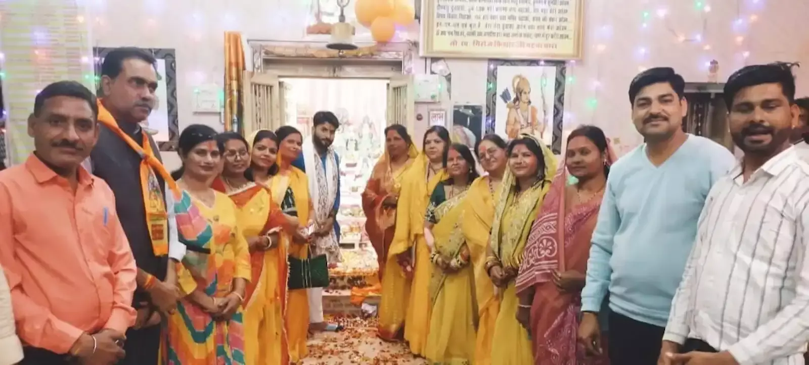 बारां के मुरलीमनोहर मंदिर में नामदेव छीपा समाज की महिलाएं सुंदरकांड पाठ के बाद फाग उत्सव मनाती हुईं। बारां के मुरलीमनोहर मंदिर में नामदेव छीपा समाज की महिलाएं सुंदरकांड पाठ के बाद फाग उत्सव मनाती हुईं।