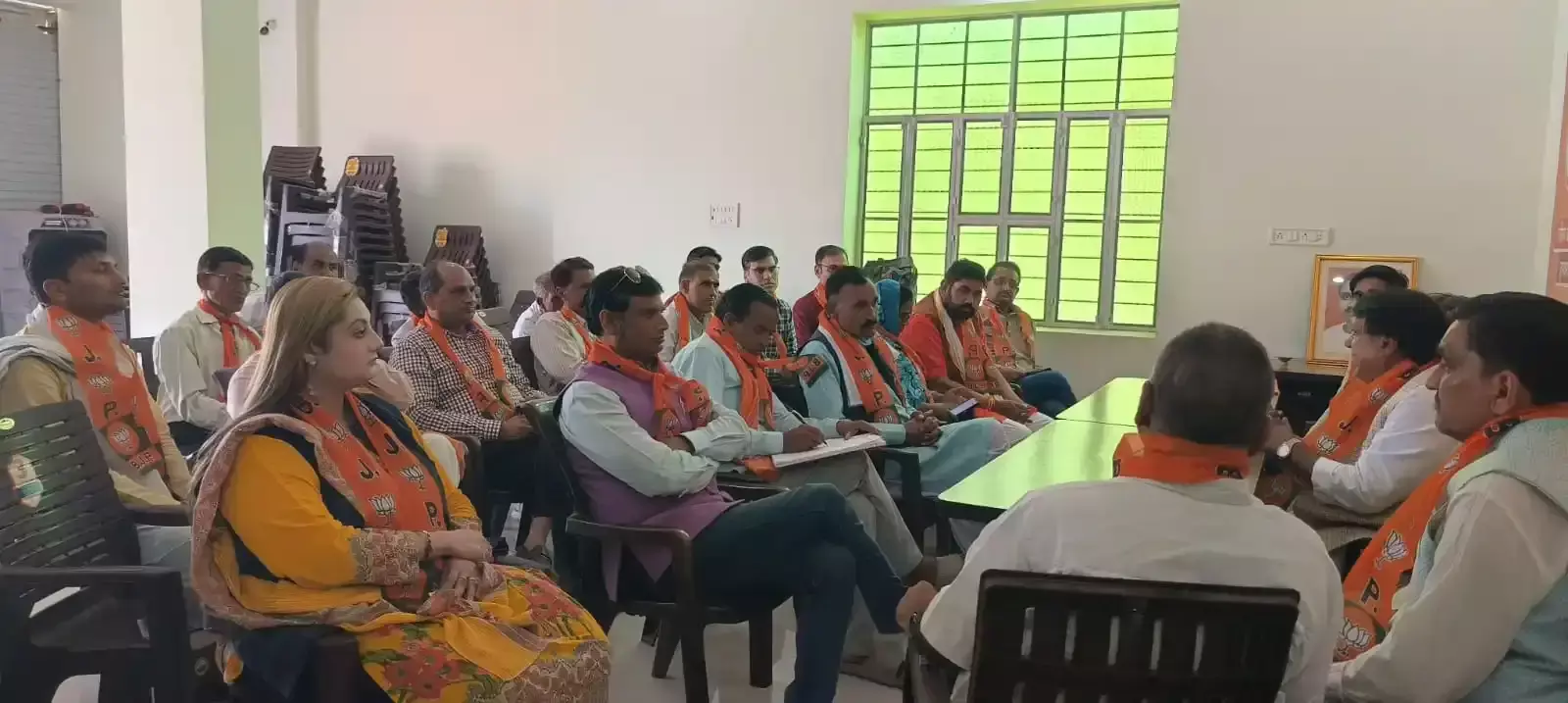 सवाई माधोपुर भाजपा कार्यालय में प्रधानमंत्री मोदी की अजमेर सभा की तैयारी बैठक में उपस्थित कार्यकर्ता और पदाधिकारी। सवाई माधोपुर भाजपा कार्यालय में प्रधानमंत्री मोदी की अजमेर सभा की तैयारी बैठक में उपस्थित कार्यकर्ता और पदाधिकारी।