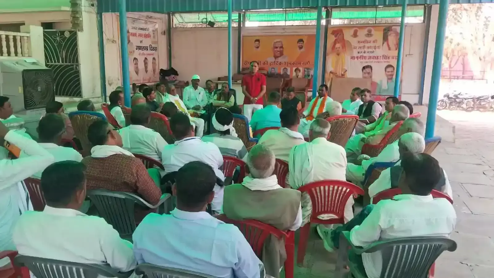 डीग भाजपा कार्यालय में होली मिलन समारोह की तैयारियों के लिए बैठक करते पार्टी पदाधिकारी और स्थानीय जनप्रतिनिधि। डीग भाजपा कार्यालय में होली मिलन समारोह की तैयारियों के लिए बैठक करते पार्टी पदाधिकारी और स्थानीय जनप्रतिनिधि।