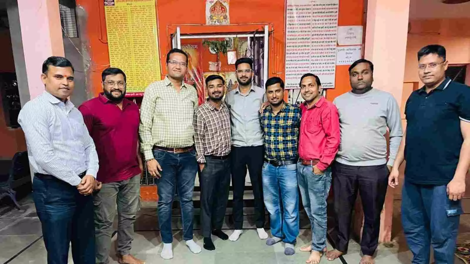 माहेश्वरी भवन भीलवाड़ा में आयोजित बैठक में आगामी फागोत्सव की रूपरेखा तैयार करते संगठन के सदस्य।