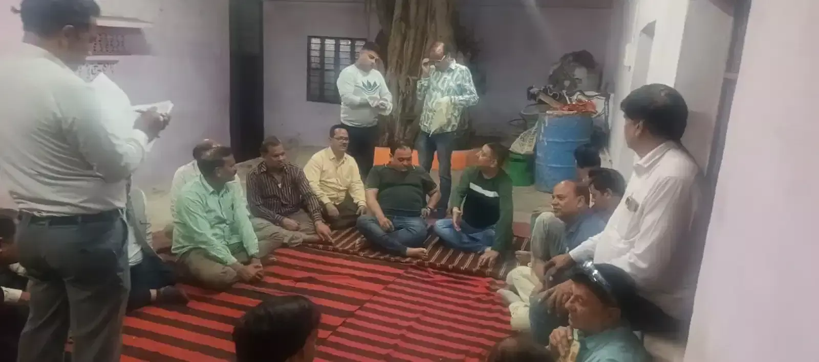 सवाई माधोपुर में भारत विकास परिषद हमीर शाखा की बैठक में चर्चा करते पदाधिकारी और कार्यकर्ता सदस्य सवाई माधोपुर में भारत विकास परिषद हमीर शाखा की बैठक में चर्चा करते पदाधिकारी और कार्यकर्ता सदस्य