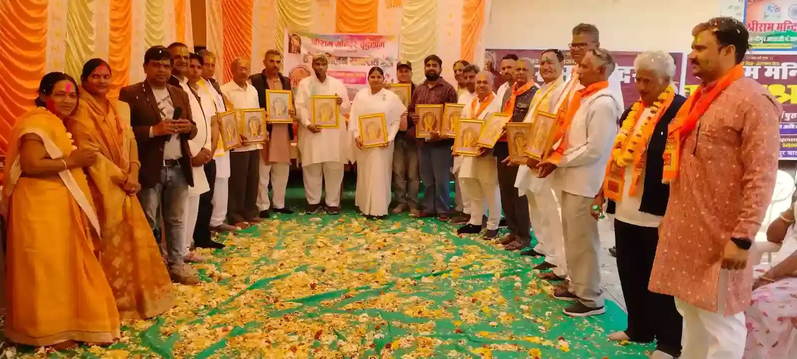 मेहंदीपुर बालाजी के श्रीराम मंदिर वृद्धाश्रम में दीप प्रज्वलित कर होली मिलन समारोह का शुभारंभ करते अतिथि और समाज सेवी। मेहंदीपुर बालाजी के श्रीराम मंदिर वृद्धाश्रम में दीप प्रज्वलित कर होली मिलन समारोह का शुभारंभ करते अतिथि और समाज सेवी।