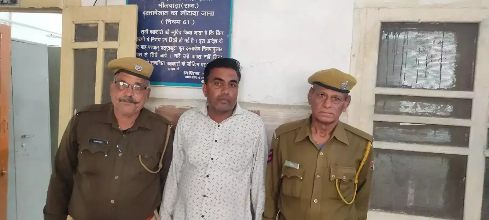 भीलवाड़ा एनडीपीएस कोर्ट की इमारत जहां मादक पदार्थ तस्करी मामले में दुर्गेश गुर्जर को सजा सुनाई गई। भीलवाड़ा एनडीपीएस कोर्ट की इमारत जहां मादक पदार्थ तस्करी मामले में दुर्गेश गुर्जर को सजा सुनाई गई।