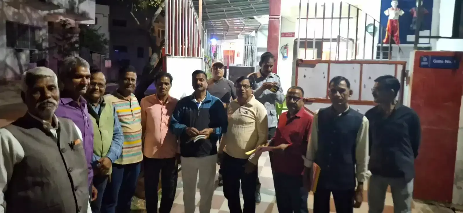 बारां में यूजीसी बिल के विरोध में सवर्ण समाज के लोग घर-घर जाकर जनसंपर्क करते हुए। बारां में यूजीसी बिल के विरोध में सवर्ण समाज के लोग घर-घर जाकर जनसंपर्क करते हुए।