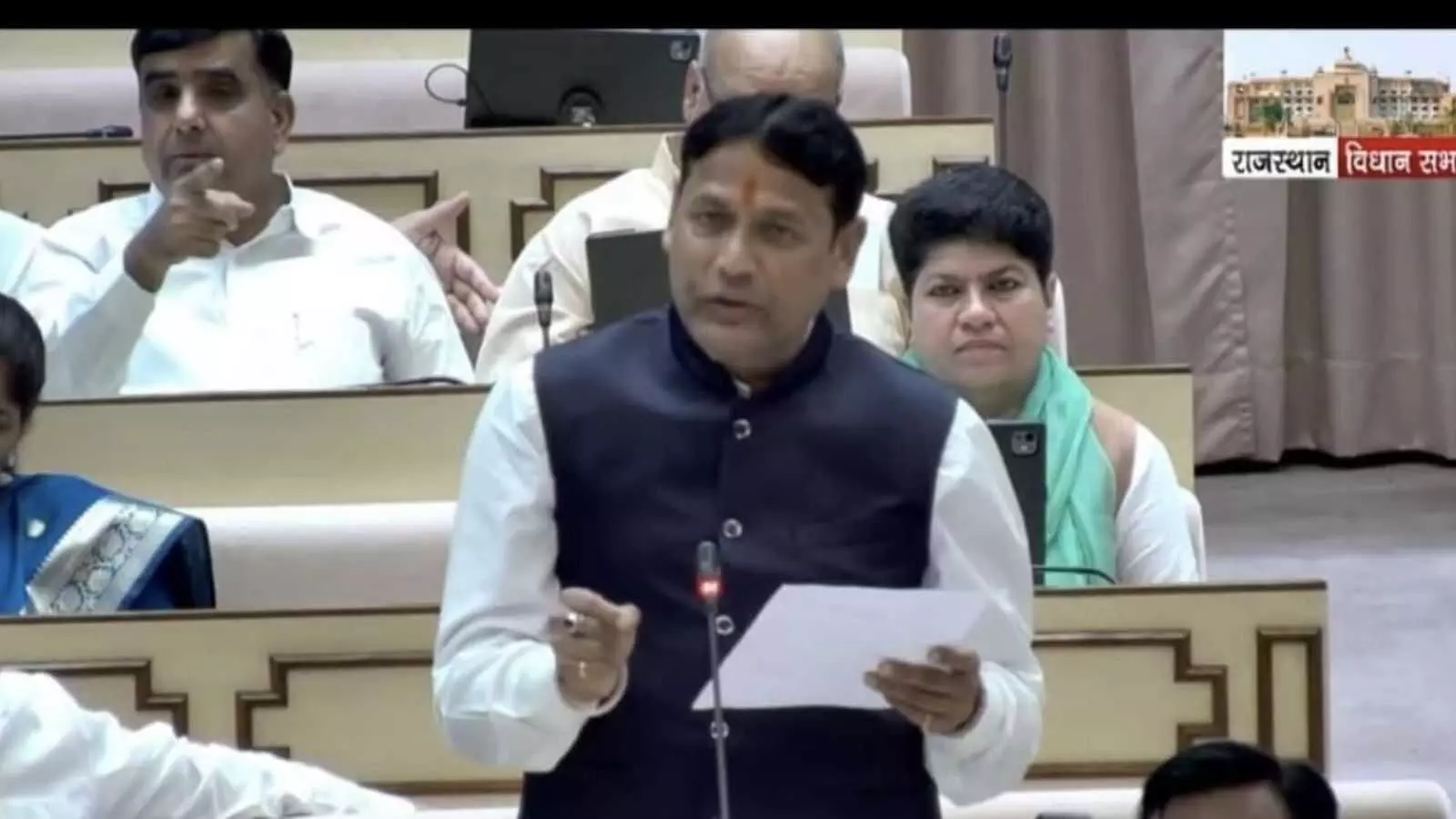 राजस्थान विधानसभा सदन के भीतर विधायक प्रमोद जैन भाया परवन सिंचाई परियोजना पर वक्तव्य देते हुए। राजस्थान विधानसभा सदन के भीतर विधायक प्रमोद जैन भाया परवन सिंचाई परियोजना पर वक्तव्य देते हुए।