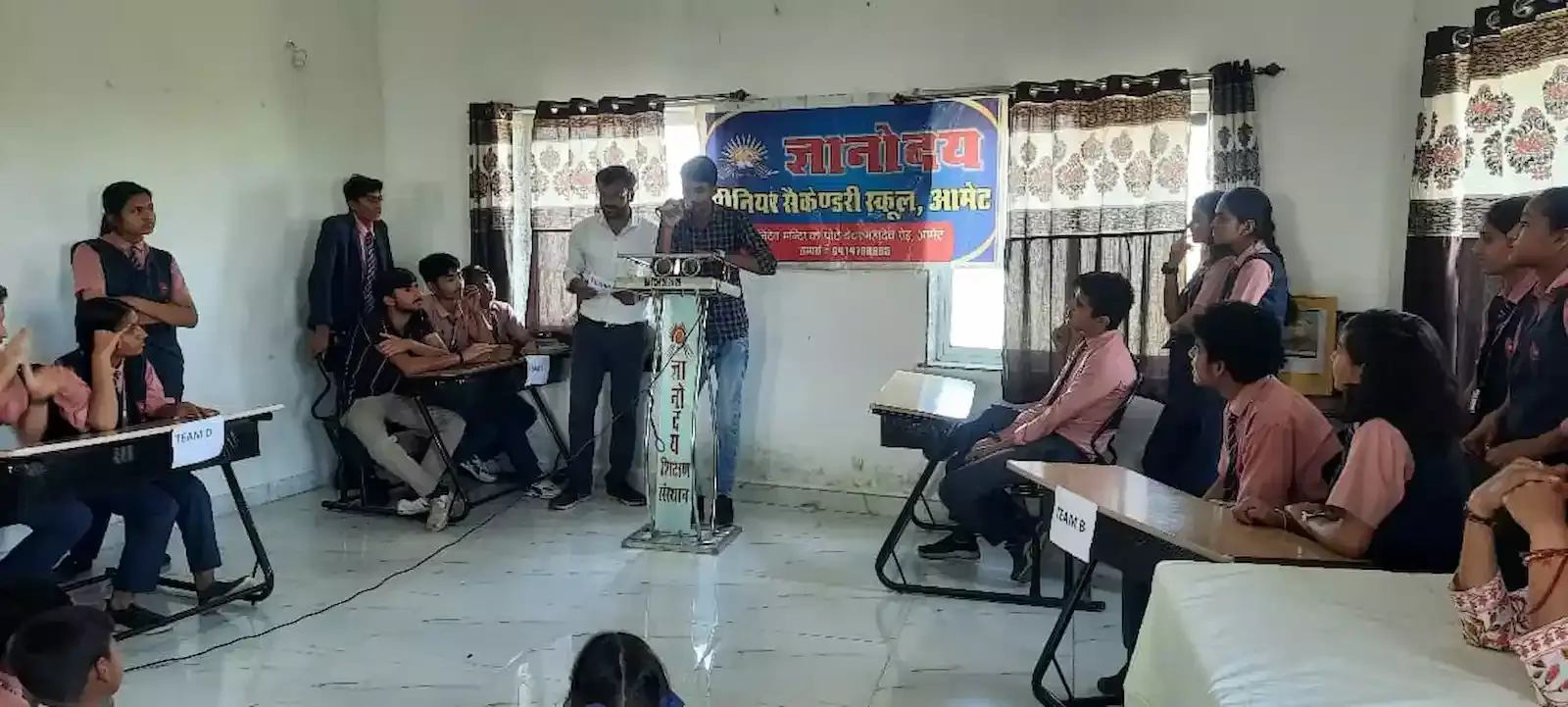 आमेट के ज्ञानोदय विद्यालय में विज्ञान दिवस समारोह के दौरान पुरस्कार प्राप्त करते विद्यार्थी और प्रधानाचार्या मीनाक्षी शर्मा। आमेट के ज्ञानोदय विद्यालय में विज्ञान दिवस समारोह के दौरान पुरस्कार प्राप्त करते विद्यार्थी और प्रधानाचार्या मीनाक्षी शर्मा।