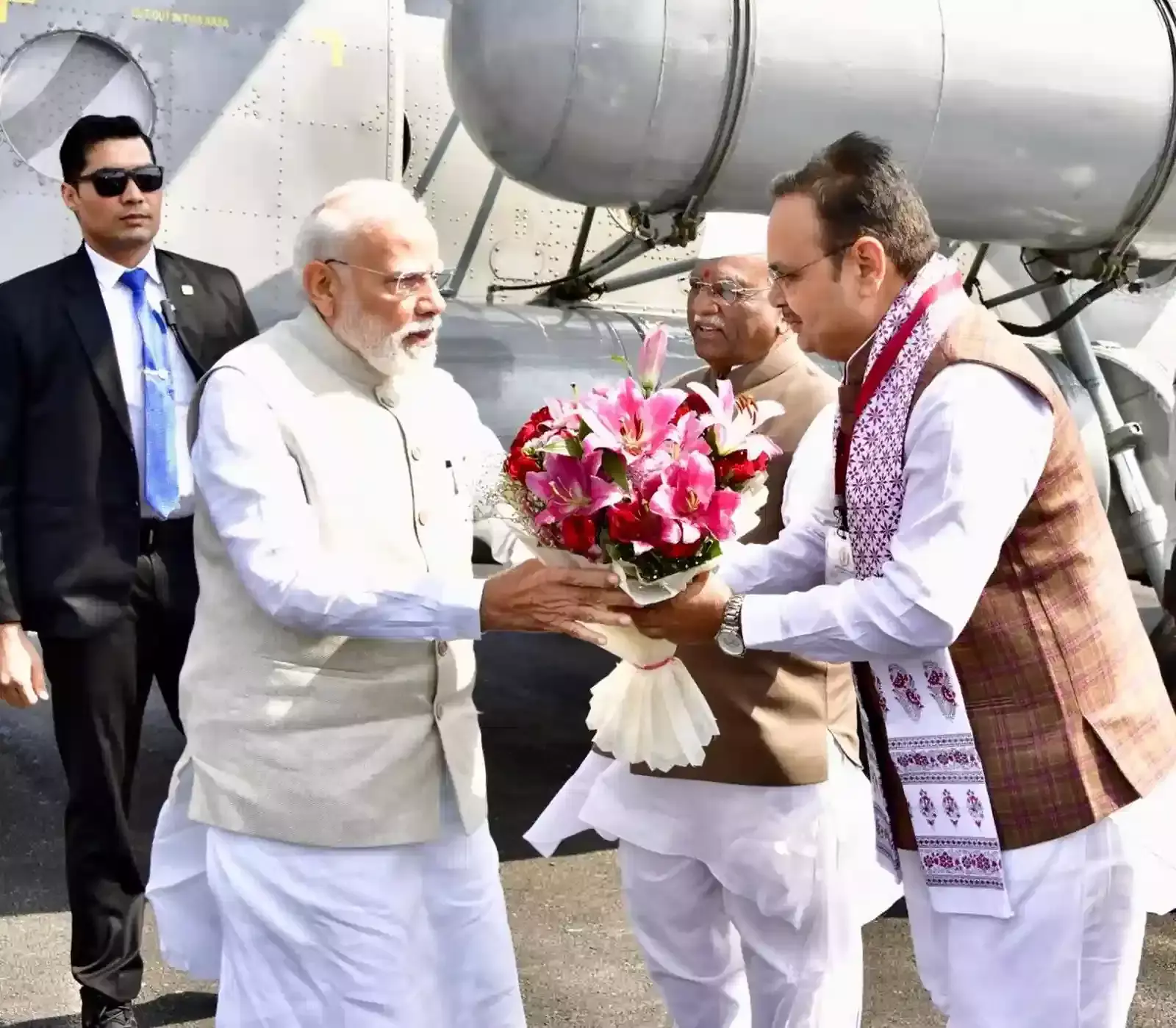 अजमेर की कायड़ विश्राम स्थली में विशाल जनसभा को संबोधित करते हुए प्रधानमंत्री नरेंद्र मोदी और मंच पर बैठे गणमान्य अतिथि। अजमेर की कायड़ विश्राम स्थली में विशाल जनसभा को संबोधित करते हुए प्रधानमंत्री नरेंद्र मोदी और मंच पर बैठे गणमान्य अतिथि।