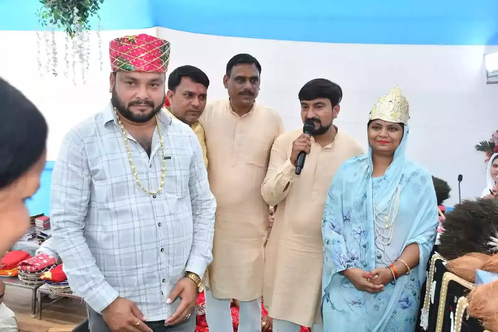 कोटा के आर.के.पुरम जैन मंदिर में सिद्धचक्र महामंडल विधान के दौरान धार्मिक अनुष्ठान करते श्रद्धालु।