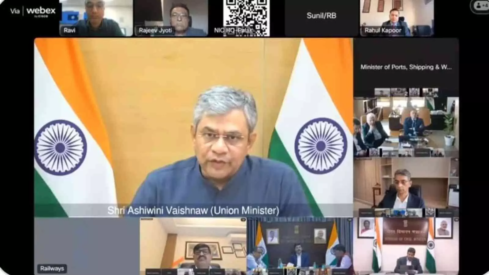 नई दिल्ली में वेबिनार को संबोधित करते केंद्रीय मंत्री अश्विनी वैष्णव रेलवे परियोजनाओं की जानकारी देते हुए।