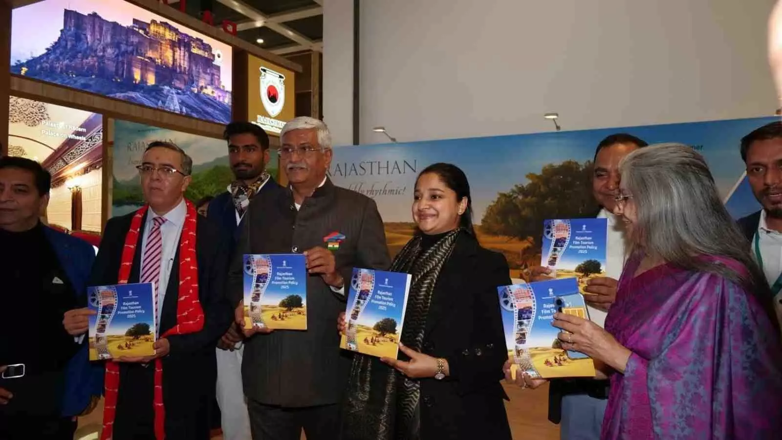 आईटीबी बर्लिन 2026 में राजस्थान पर्यटन पवेलियन के उद्घाटन समारोह के दौरान फीता काटते अतिथि और अधिकारी।