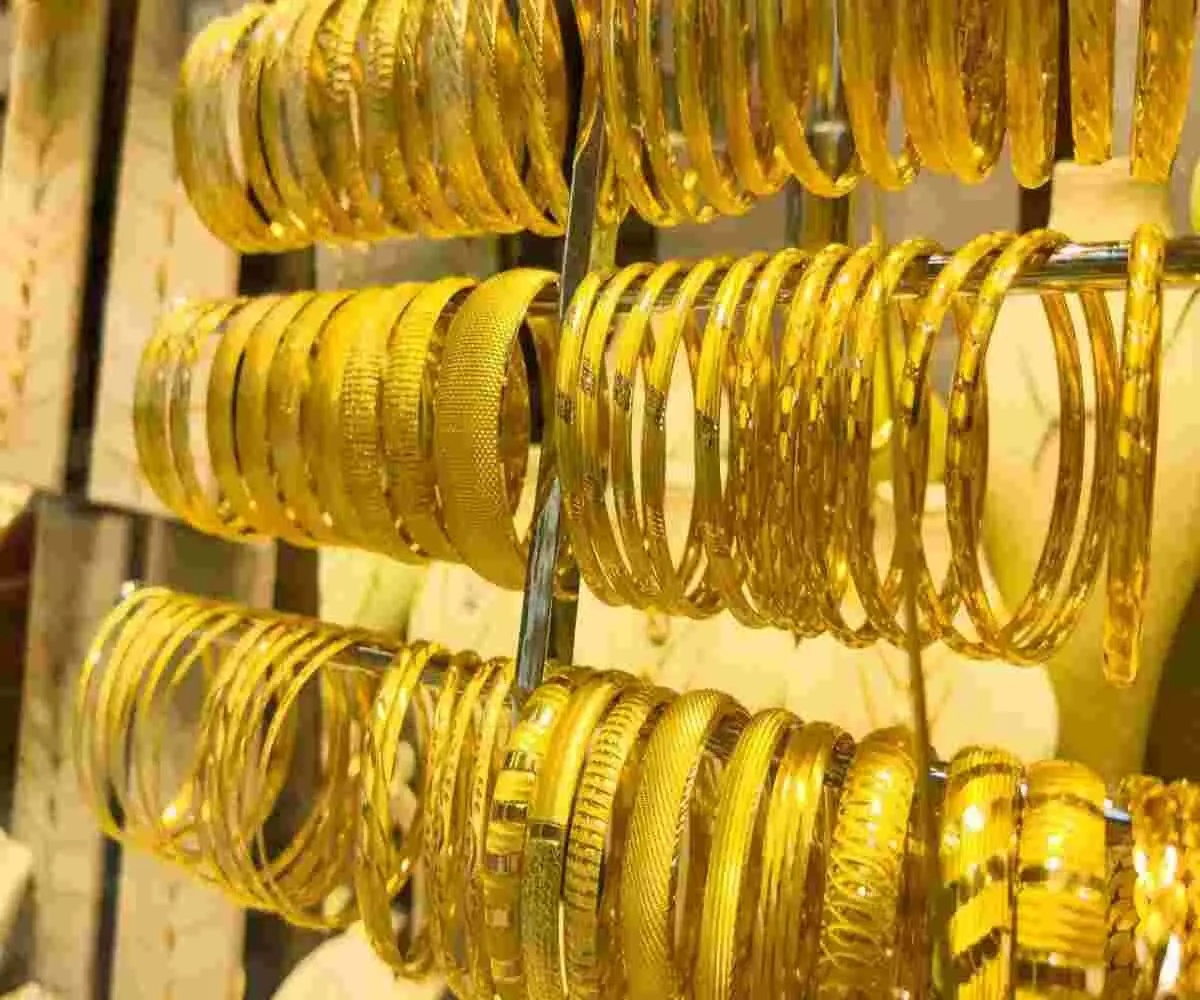 Gold Price Today- इज़राइल तनाव के बीच सुस्त पड़ा सोना- 24 कैरेट और 22 कैरेट गोल्ड की कीमतों में आई गिरावट। Gold Price Today- इज़राइल तनाव के बीच सुस्त पड़ा सोना- 24 कैरेट और 22 कैरेट गोल्ड की कीमतों में आई गिरावट।
