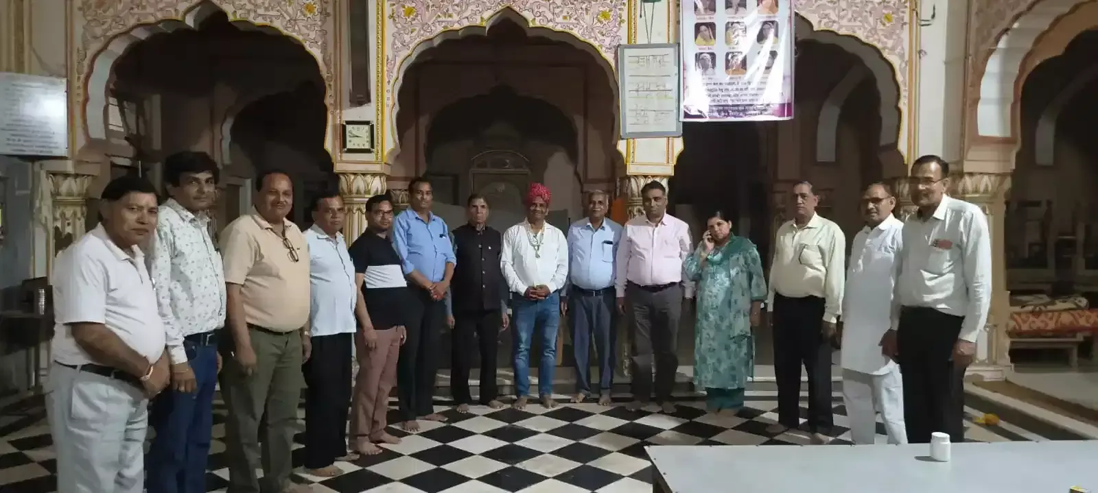 गंगापुर सिटी में बैठक के दौरान चर्चा करते दिगंबर जैन सोशल ग्रुप के पदाधिकारी और सदस्य गंगापुर सिटी में बैठक के दौरान चर्चा करते दिगंबर जैन सोशल ग्रुप के पदाधिकारी और सदस्य